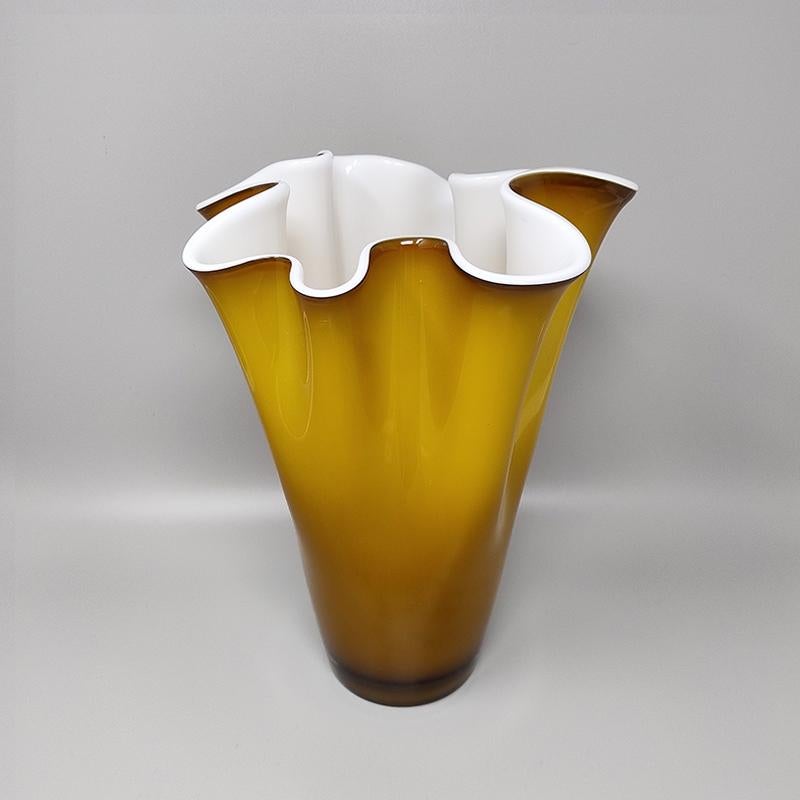 Mid-Century Modern Étonnant vase Fazzoletto des années 1960 par Ca' Dei Vetrai en verre de Murano.  en vente