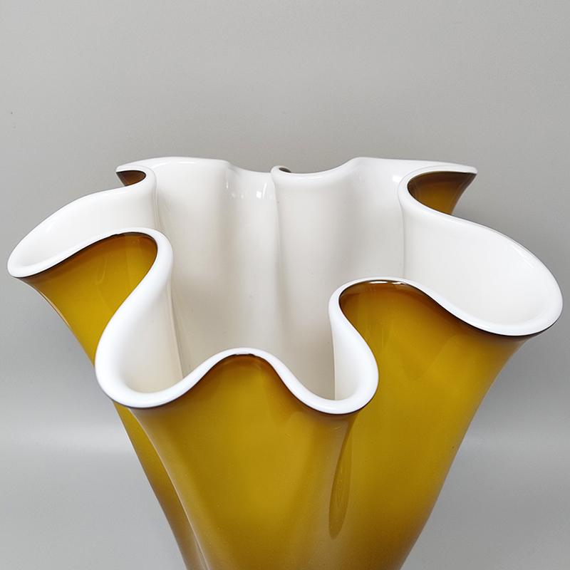 Milieu du XXe siècle Étonnant vase Fazzoletto des années 1960 par Ca' Dei Vetrai en verre de Murano.  en vente
