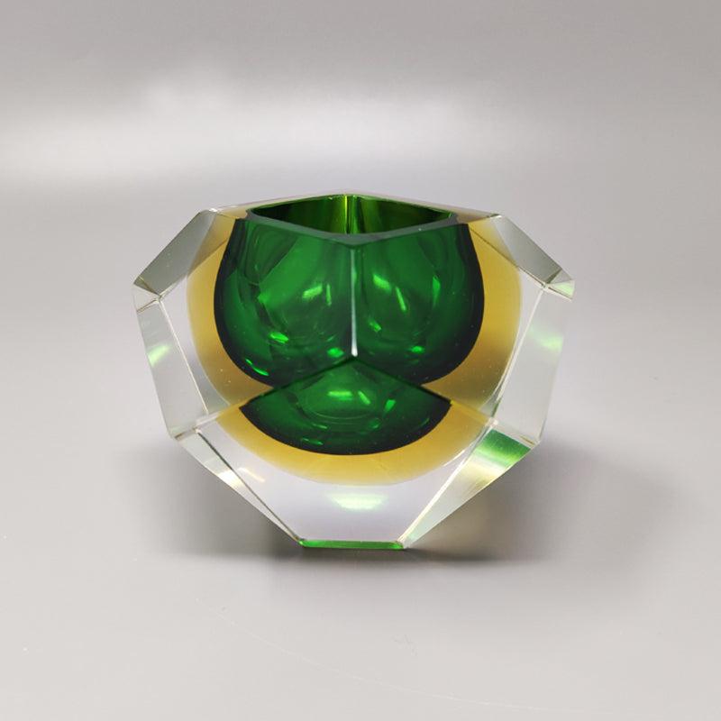 Astonishing green ashtray or vide poche rare by Flavio Poli 
in Murano glass.
The item is in excellent condition.
Dimensions:
4,33 diameter x 3,93 height
cm 11 diameter x 10 height.