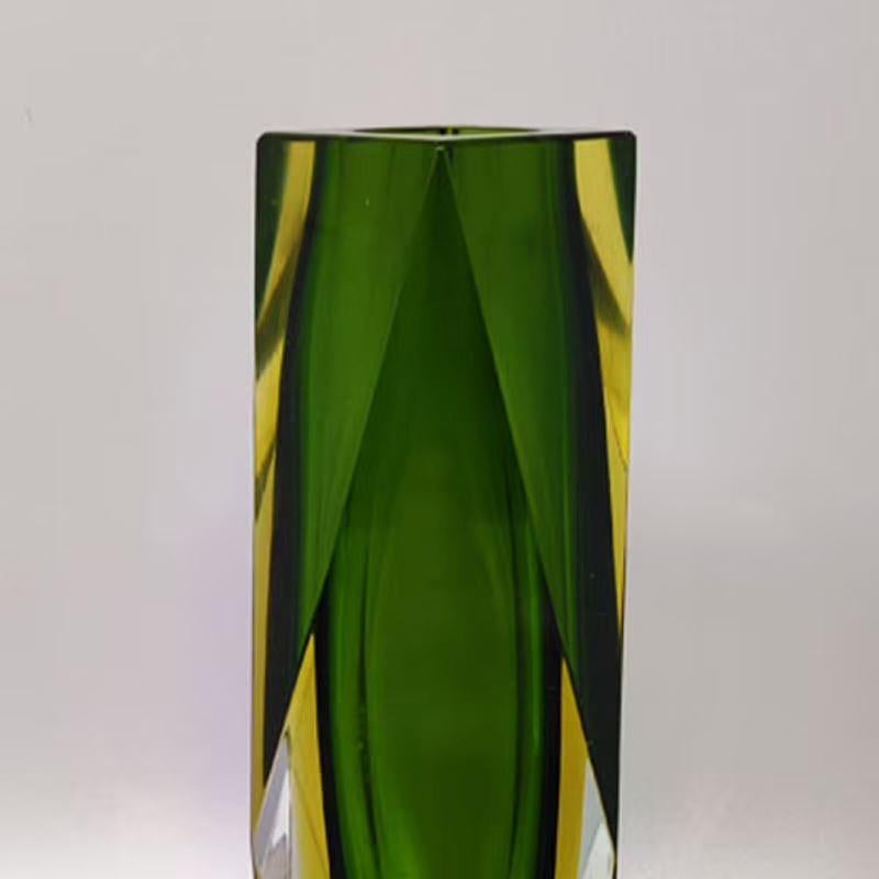 Erstaunliche grüne Vase aus den 1960er Jahren von Flavio Poli für Seguso, hergestellt in Italien (Mitte des 20. Jahrhunderts) im Angebot