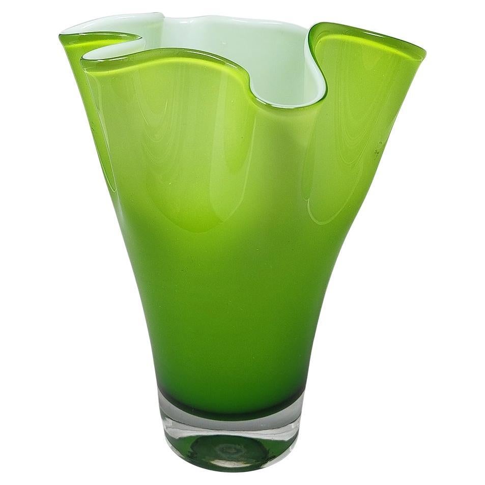 1960er Jahre Erstaunliche grüne Vase "Fazzoletto" von Ca' Dei Vetrai in Murano Glas. im Angebot