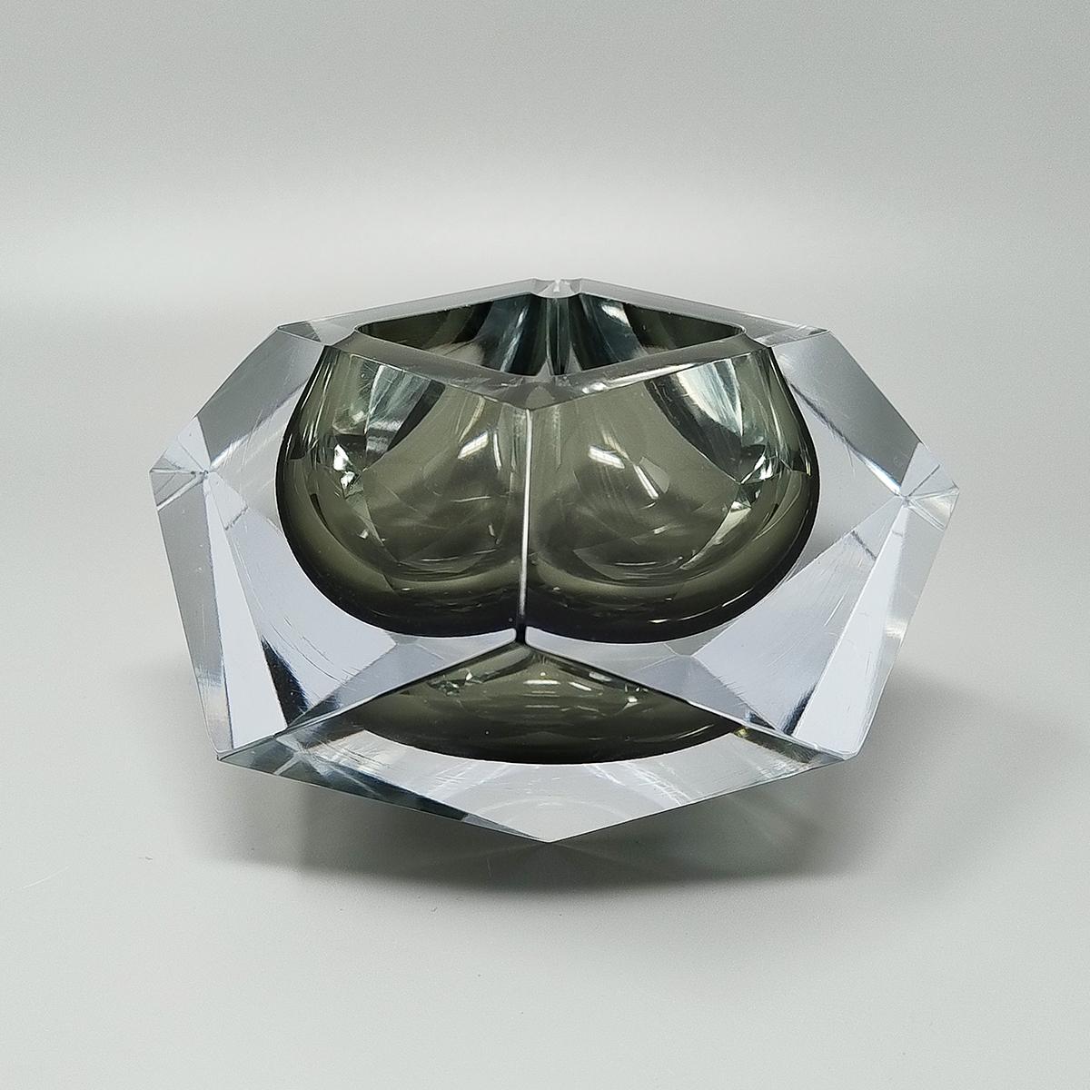 1960s Astonishing large grey ashtray or catch-all By Flavio Poli for Seguso in Murano Sommerso Glass. It's a sculpture, so rare to find in this dimension. This ashtray or bowl is a testament to mid-century Murano craftsmanship.
The item is in