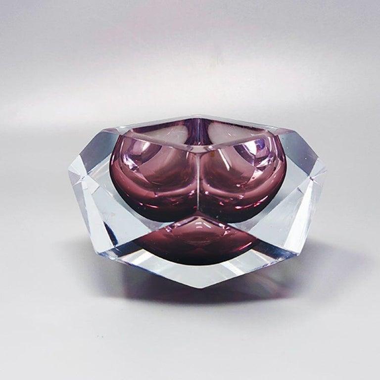 1960s Large  étonnant  Cendrier ou fourre-tout de Murano Par Flavio Poli pour Seguso en verre Sommerso de Murano.
L'article est en excellent état.
Dimension :
5,90