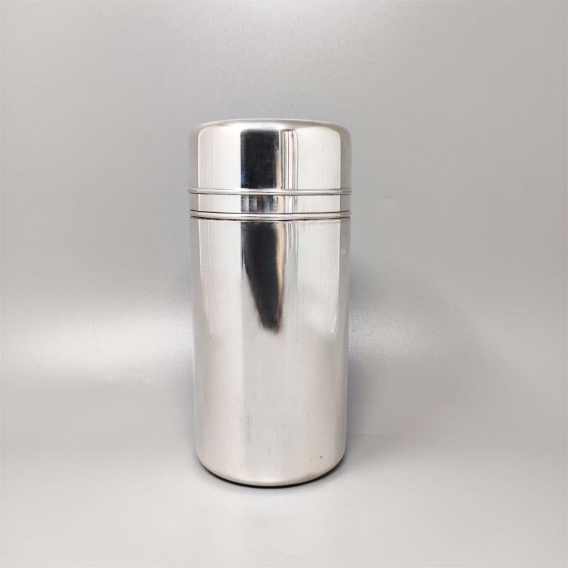 Années 1960 Étonnant Shaker à cocktail MACABO d'Aldo Tura en acier inoxydable Fabriqué en Italie. L'article est en excellent état.
Dimension :
3,54
