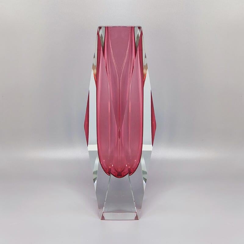 1960 Stupefacente vaso rosa di Flavio Poli per Seguso in vetro di Murano. Prodotto in Italia. L'articolo è in ottime condizioni.
Dimensioni:
Diametro 4,72 x 11,81 pollici di altezza
Diametro 12 cm x 30 cm di altezza.