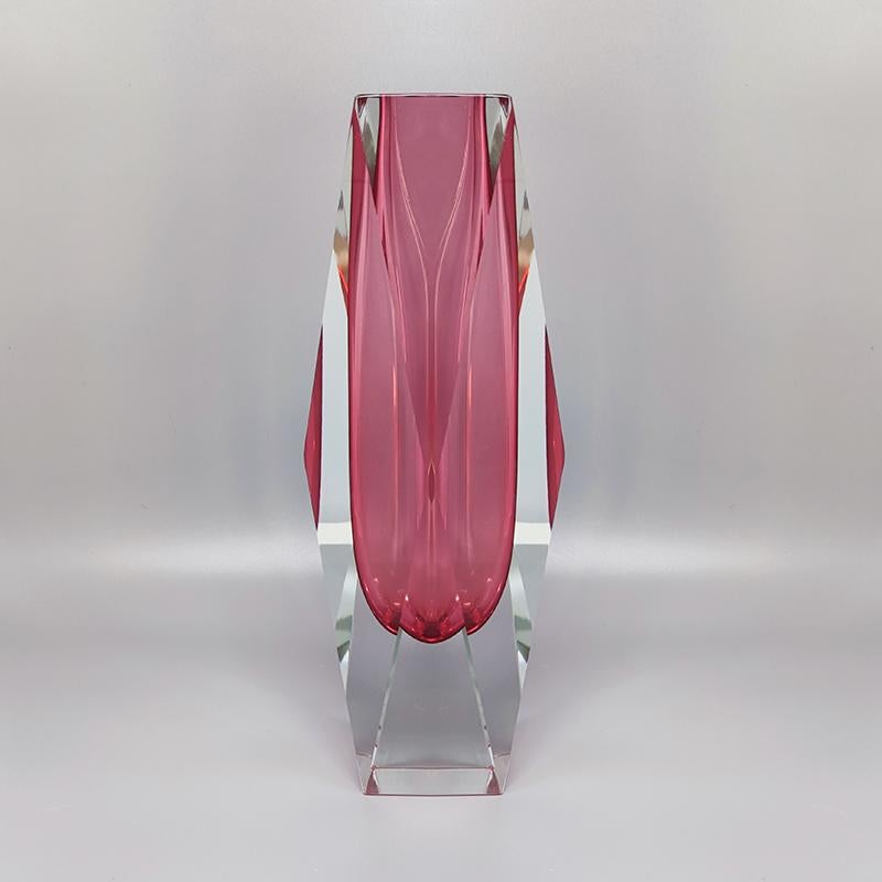 1960s Astonishing pink vase by Flavio Poli for Seguso in Murano glass. Made in Italy. The item is in excellent condition.
Dimensions:
Diameter 4,72 x 11,81 height inches
Diameter 12 cm x 30 height cm.