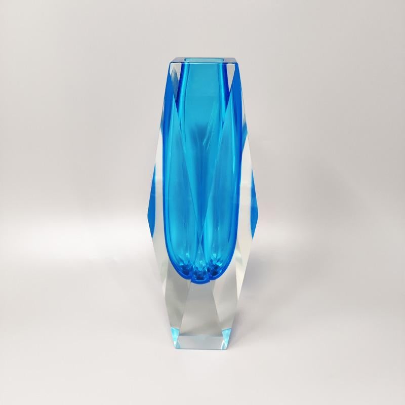 1960s Astonishing blue vase by Flavio Poli for Seguso in Murano glass. Made in Italy. It's so rare in this color. This vase is a true piece of modern art. The item is in excellent condition.
Dimensions:
diameter 4,33 x 7,87 H inches
diameter 11