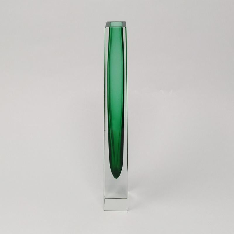Étonnant et rare vase vert des années 1960, conçu par Flavio Poli pour Seguso Excellent état - En vente à Milano, IT