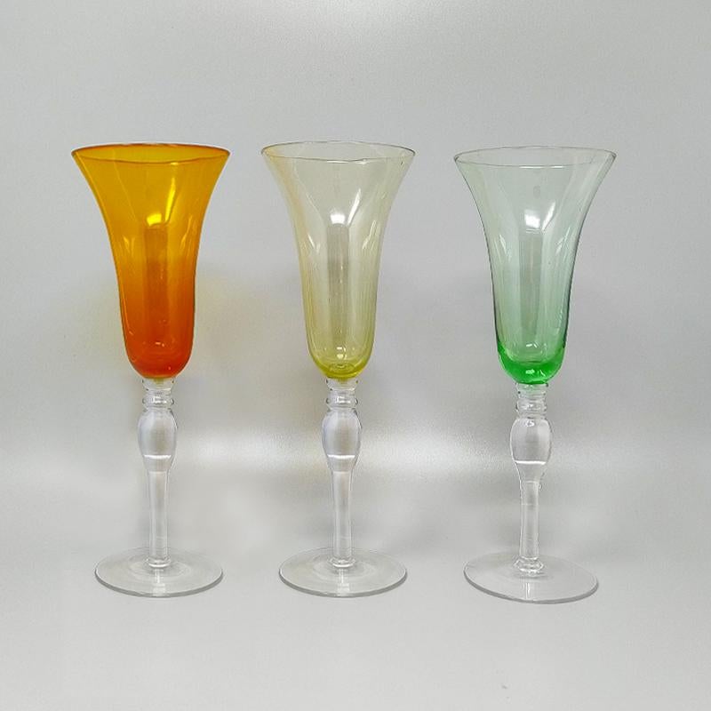 1960 Sorprendente juego de seis copas de Murano. Fabricado en Italia Moderno de mediados de siglo en venta