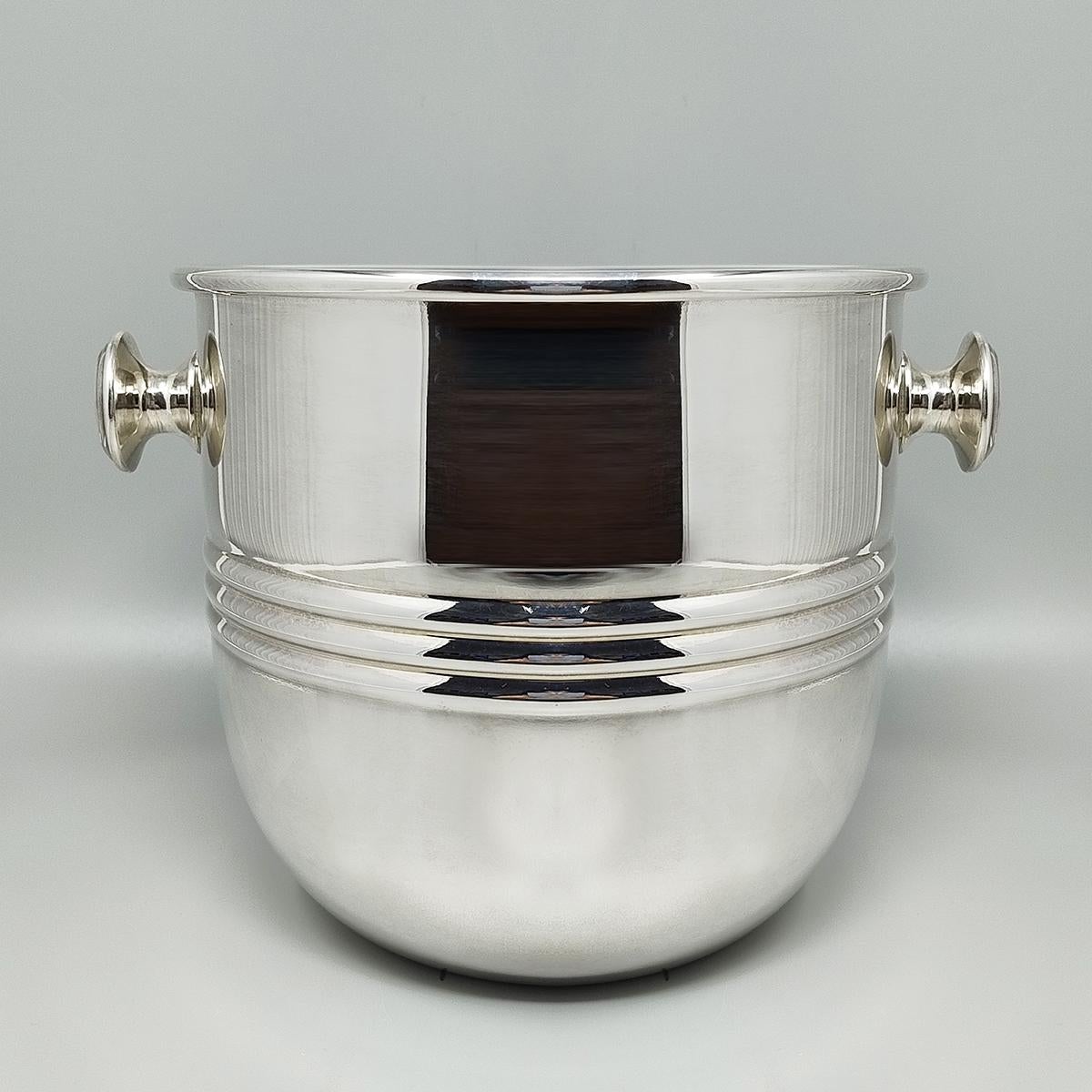 Mid-Century Modern 1960s Astonishing Silver Plated Ice Bucket by Sheratonn. Made in Italy. For Sale