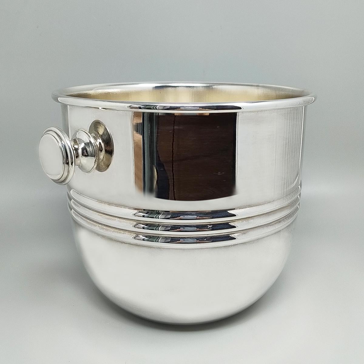 French 1960s Astonishing Silver Plated Ice Bucket by Sheratonn. Made in Italy. For Sale
