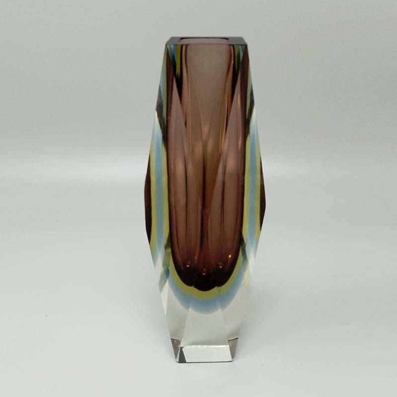 1960s Astonishing Murano vase in submerged glass with geometric facets, burgundy blue and yellow color by Flavio Poli for Seguso. Made in Italy. The item is in excellent condition. So rare to find it in these colors. 
Dimensions:
diam 3,54 x 7,87 H