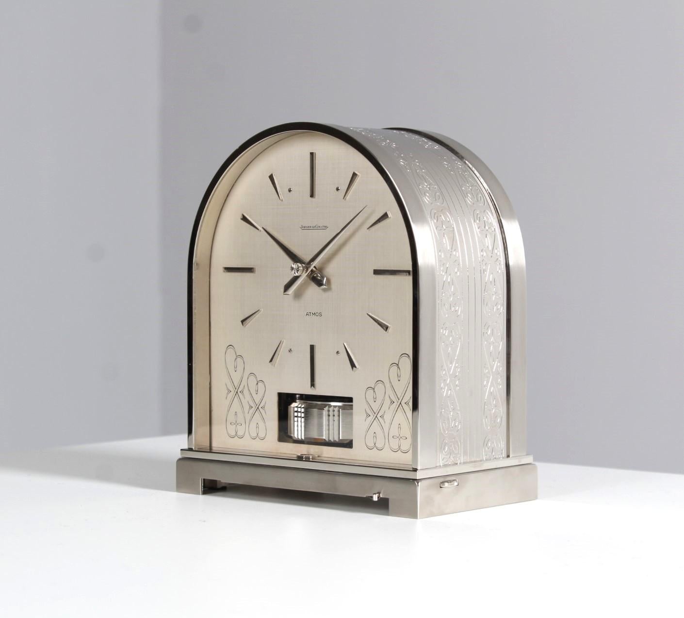 Atmos Borne - Jaeger LeCoultre

Switzerland
Brass
1960s

Dimensions: Height: 21 cm

Description:
Atmos special model BORNE. Round case made of stamped brass, newly nickel plated.
The Atmos BORNE was built from 1962-1967.

Condition:
New