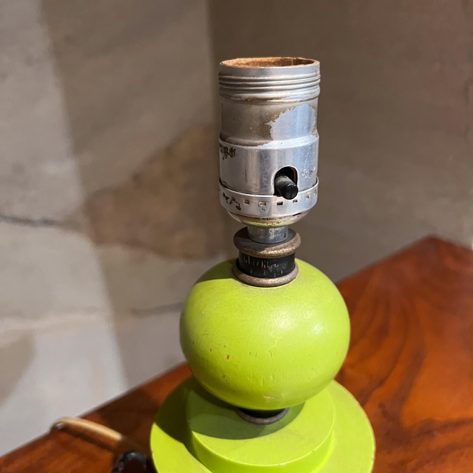 Mid-20th Century 1960s Atomic Lime Green Wood Table Lamp Tripod Iron Base For Sale