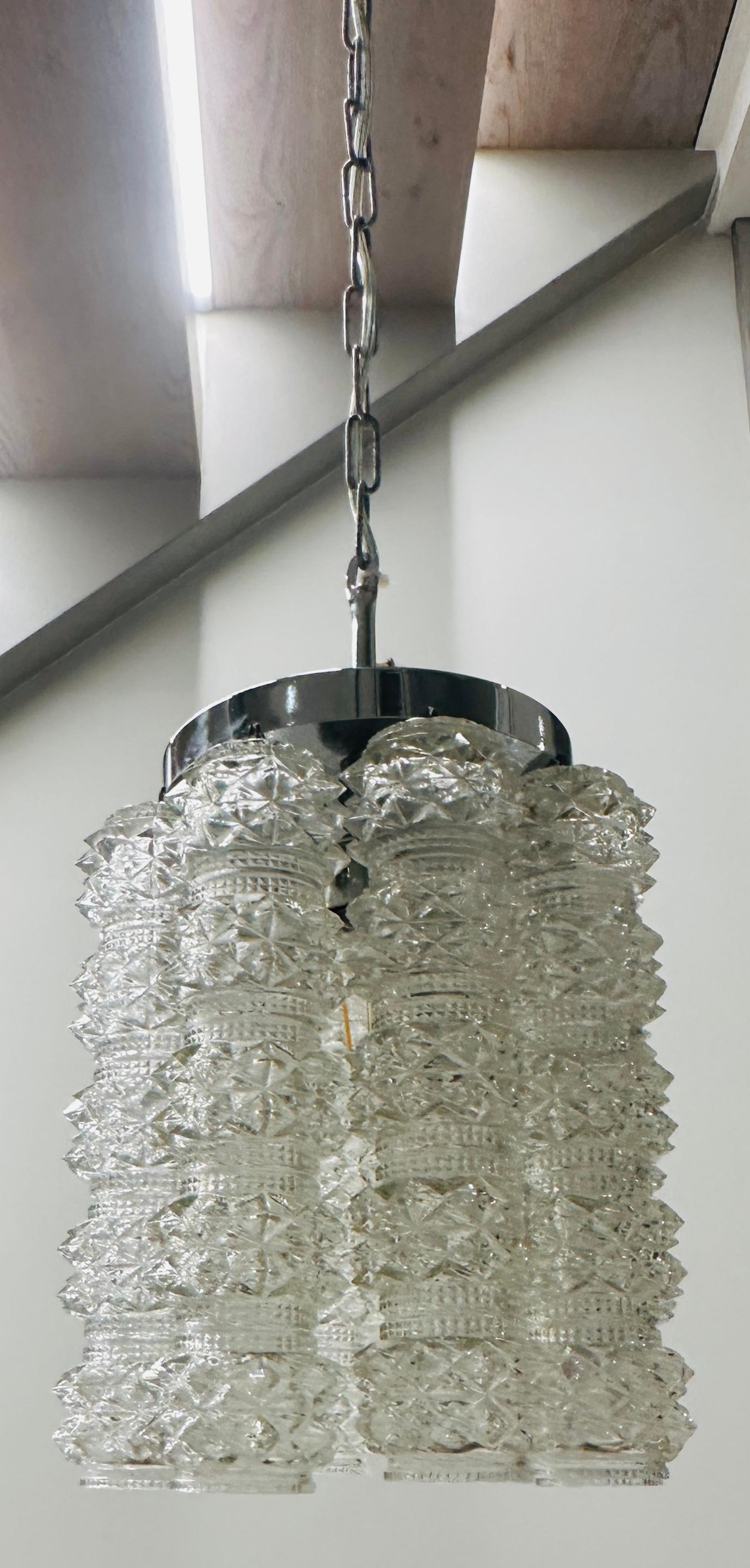 Lámpara colgante austriaca de cristal facetado Kalmar de los años 60, cromada en venta 6