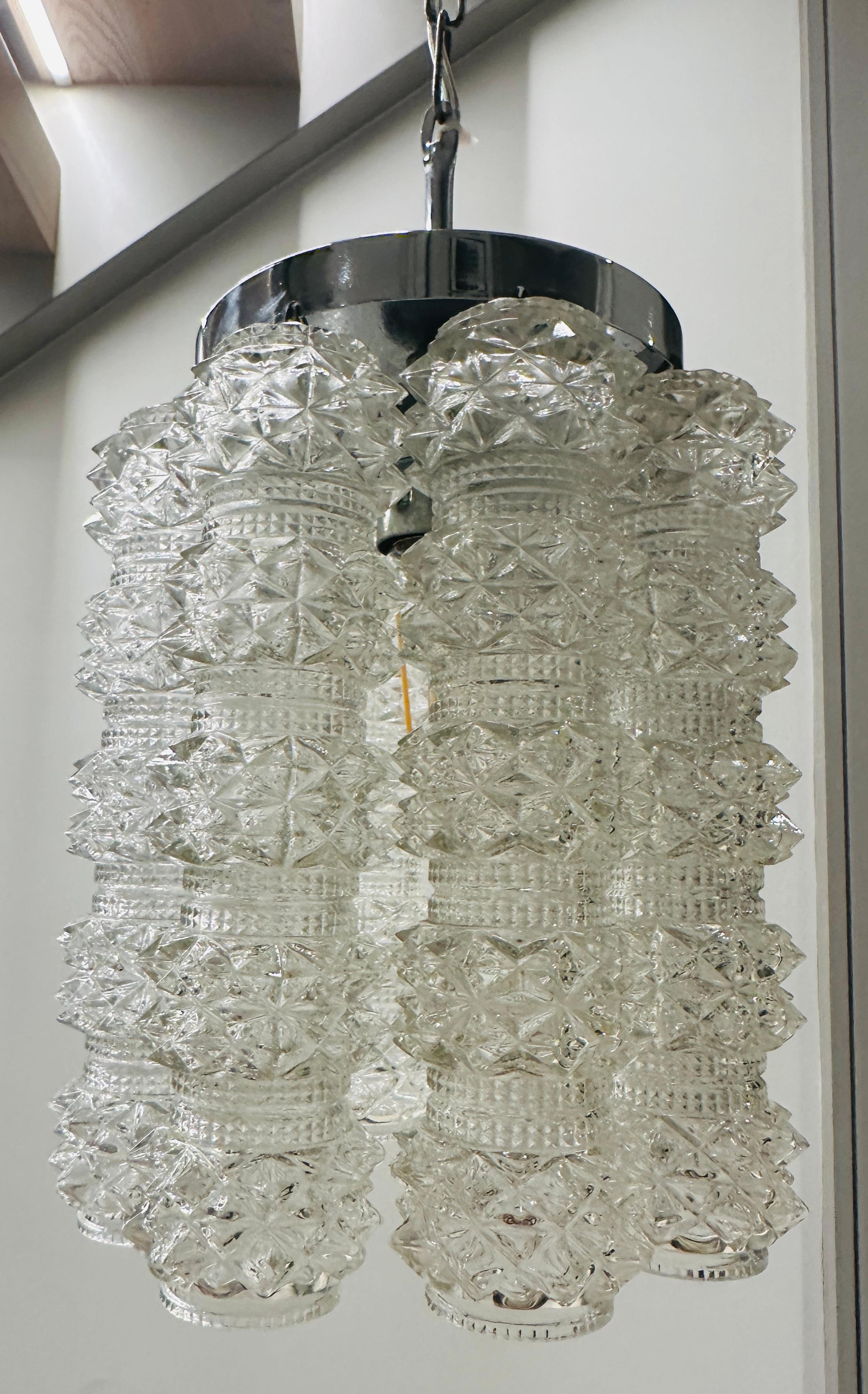 Lámpara colgante austriaca de cristal facetado Kalmar de los años 60, cromada en venta 7