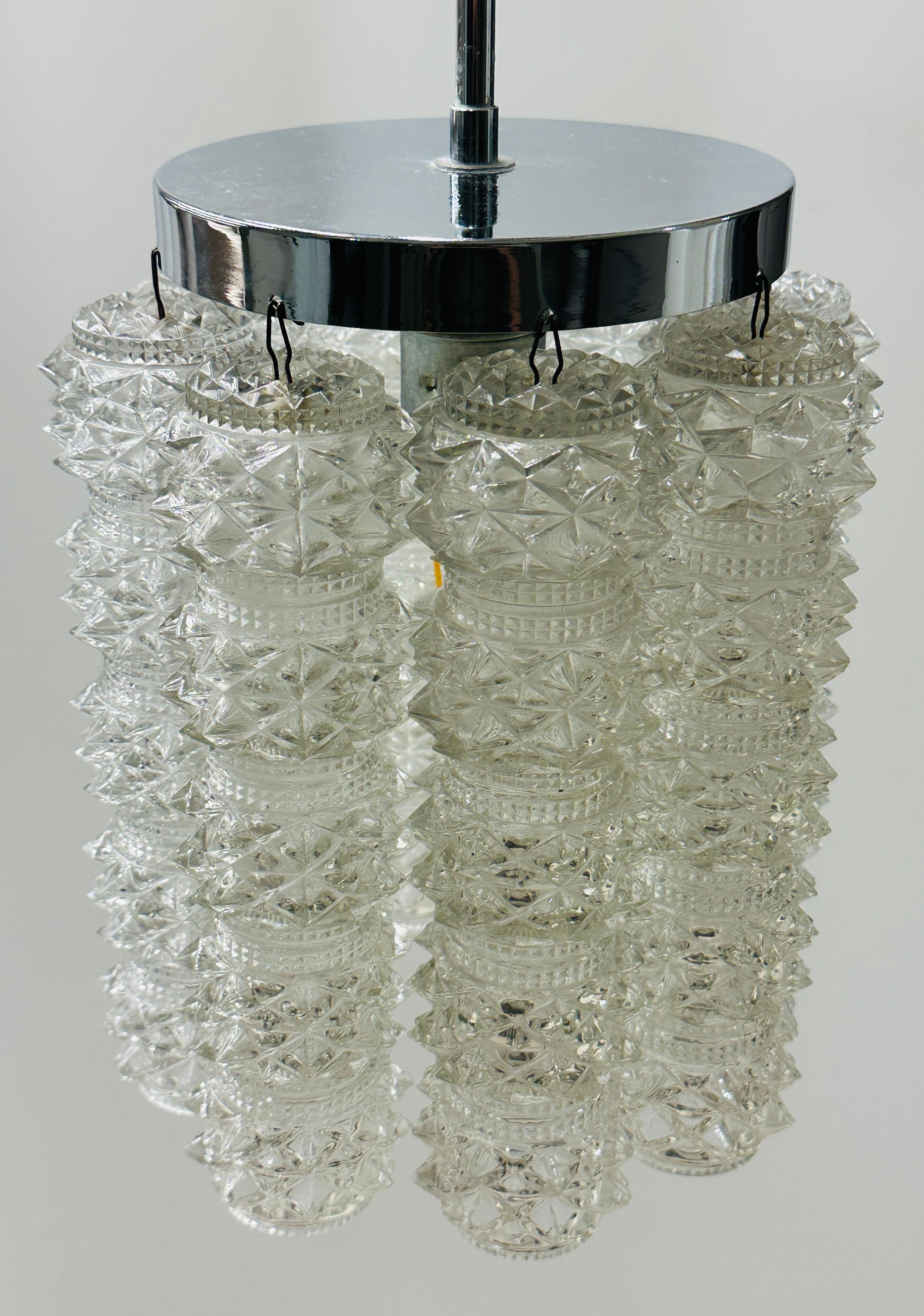 Lámpara colgante austriaca de cristal facetado Kalmar de los años 60, cromada en venta 9