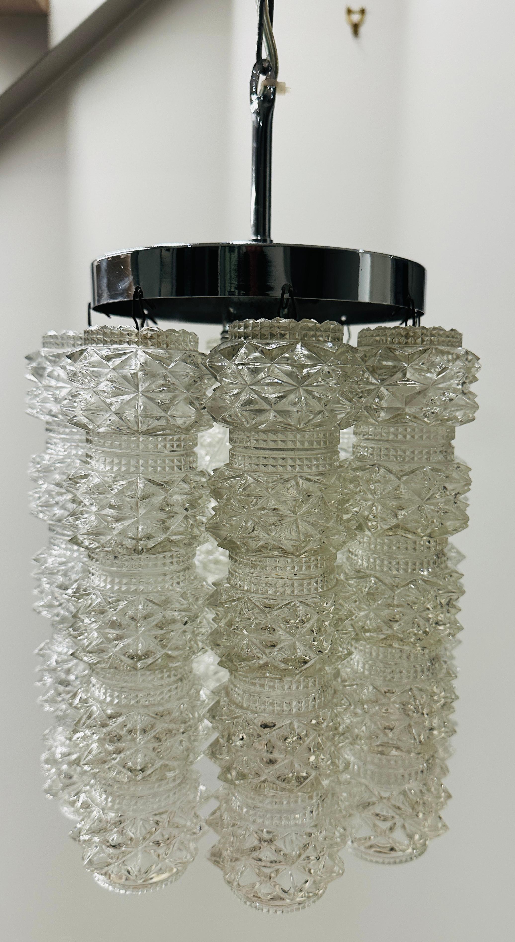 Lámpara colgante austriaca de cristal facetado Kalmar de los años 60, cromada en venta 10