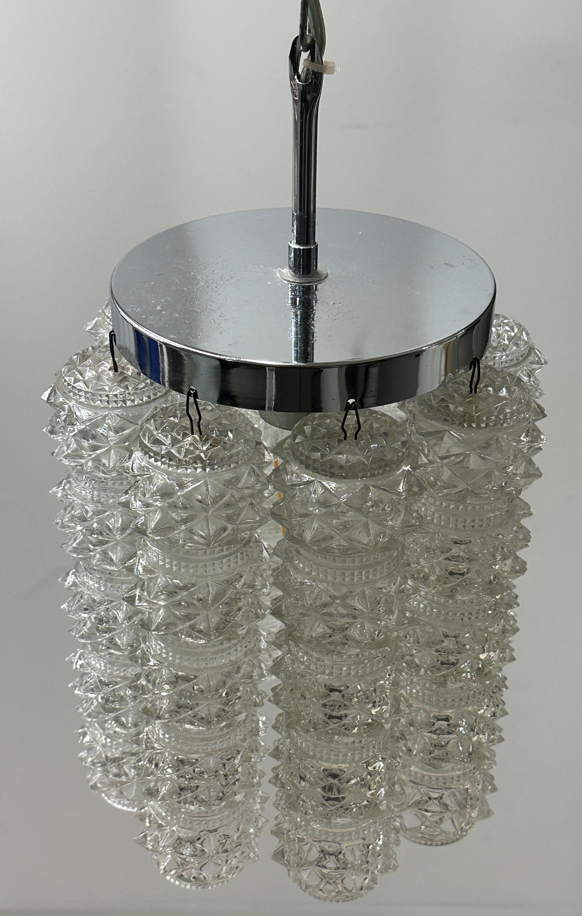 Lámpara colgante austriaca de cristal facetado Kalmar de los años 60, cromada en venta 11