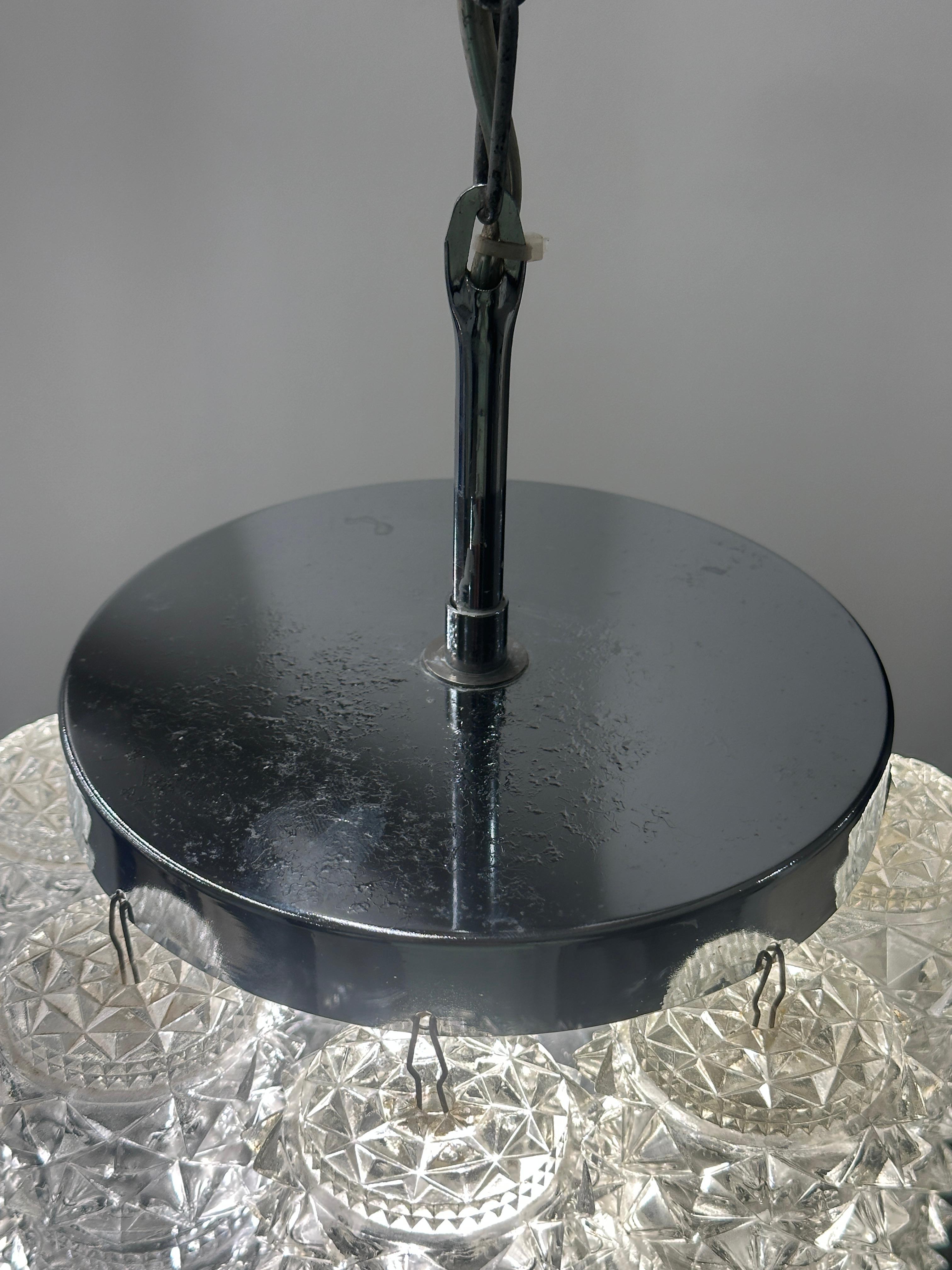 Lámpara colgante austriaca de cristal facetado Kalmar de los años 60, cromada en venta 2