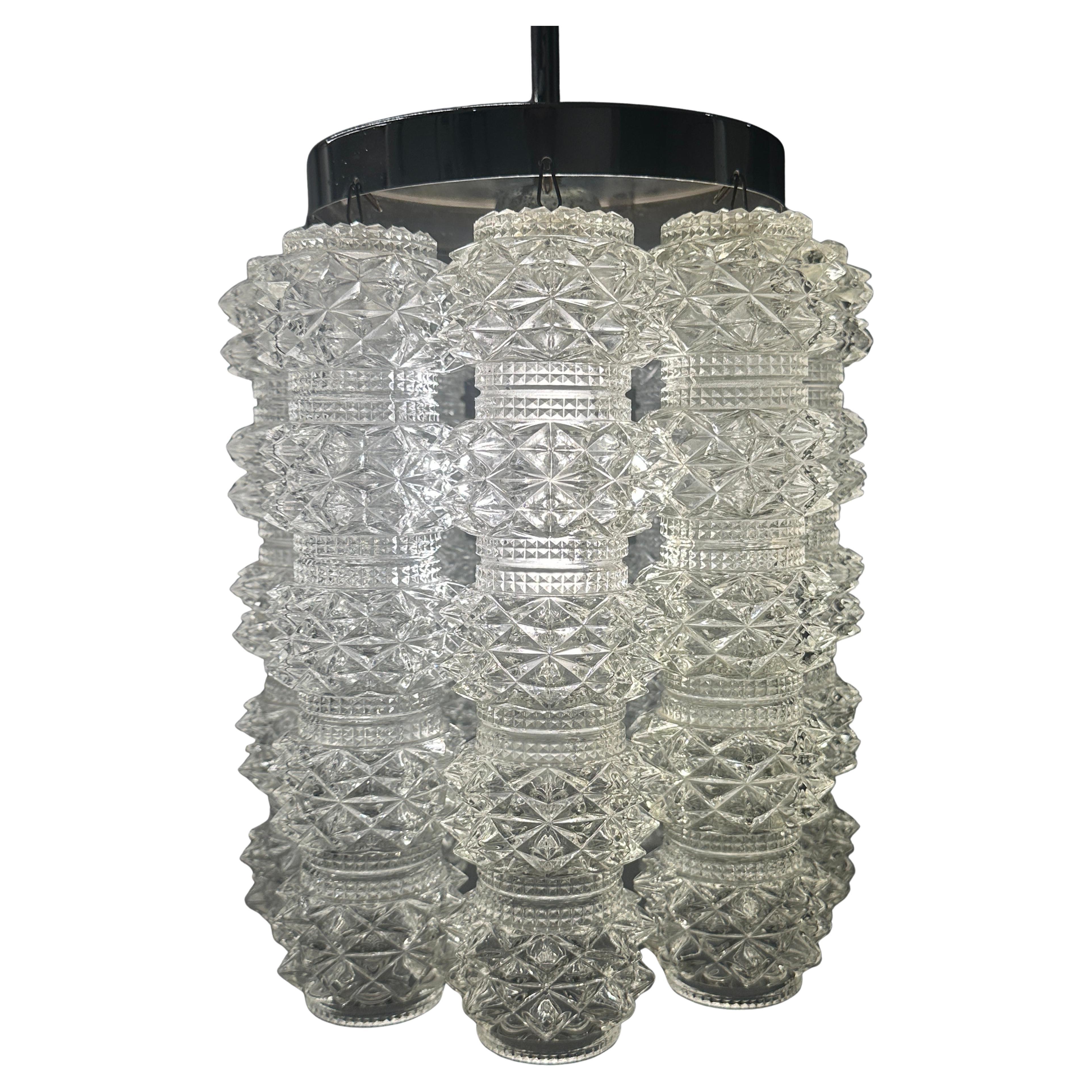 Lampadario a sospensione in cristallo austriaco Kalmar sfaccettato e cromo del 1960