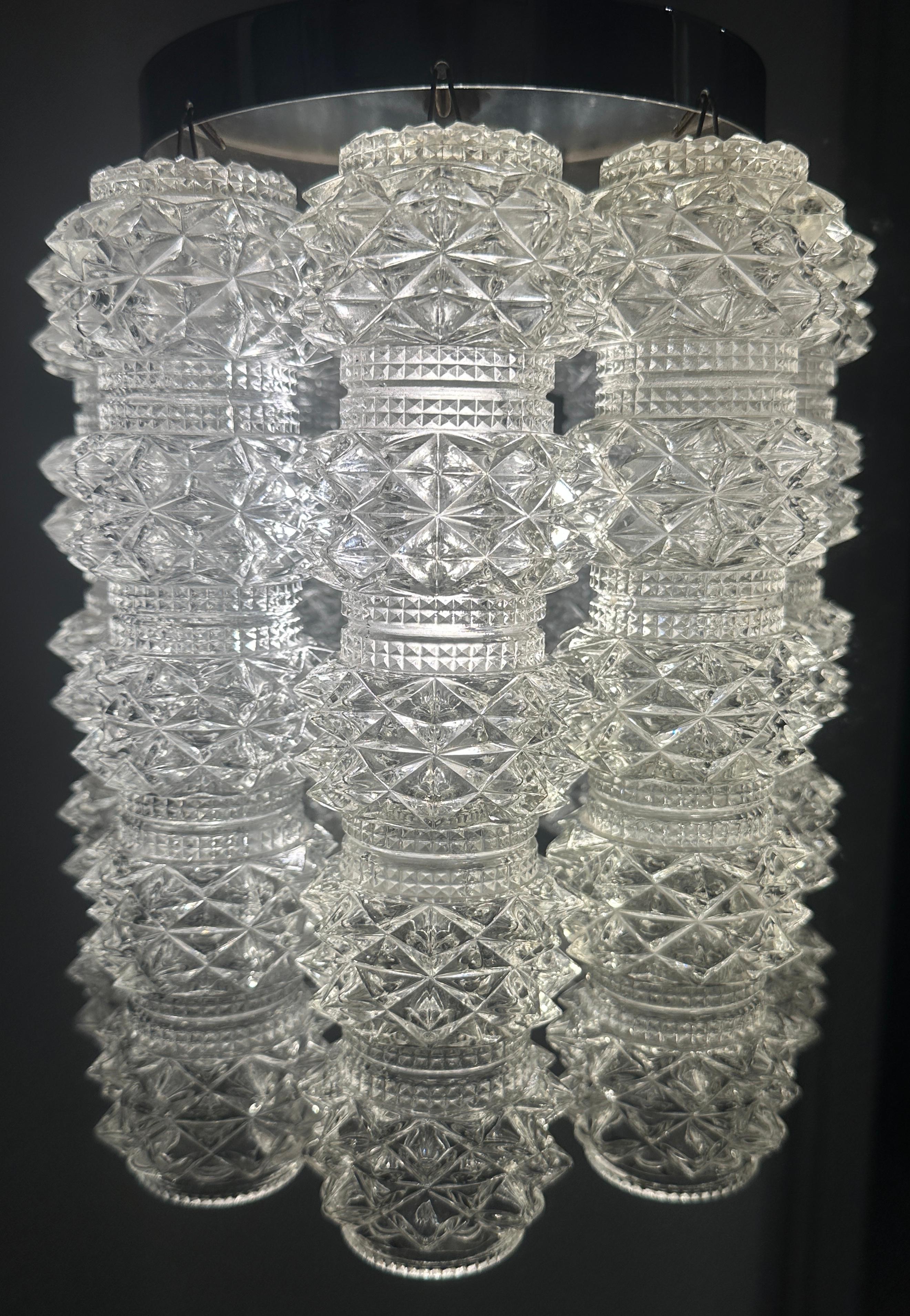 Lámpara colgante austriaca de cristal facetado Kalmar de los años 60, cromada Cristal en venta