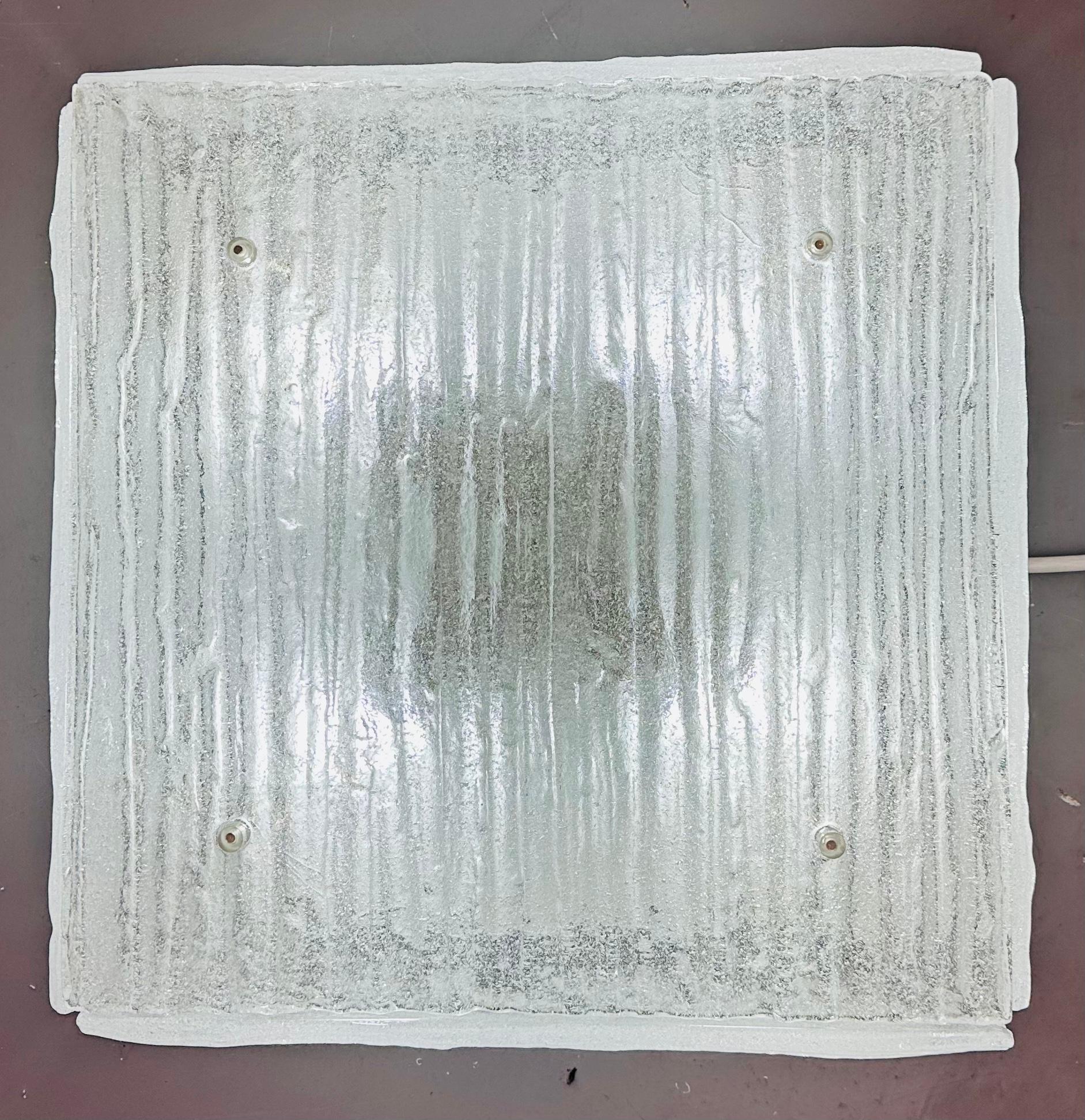 Österreichische Kalmar Lighting Einbau-Deckenleuchte aus mattiertem, geriffeltem, geriffeltem Glas, 1960er Jahre (Moderne der Mitte des Jahrhunderts)