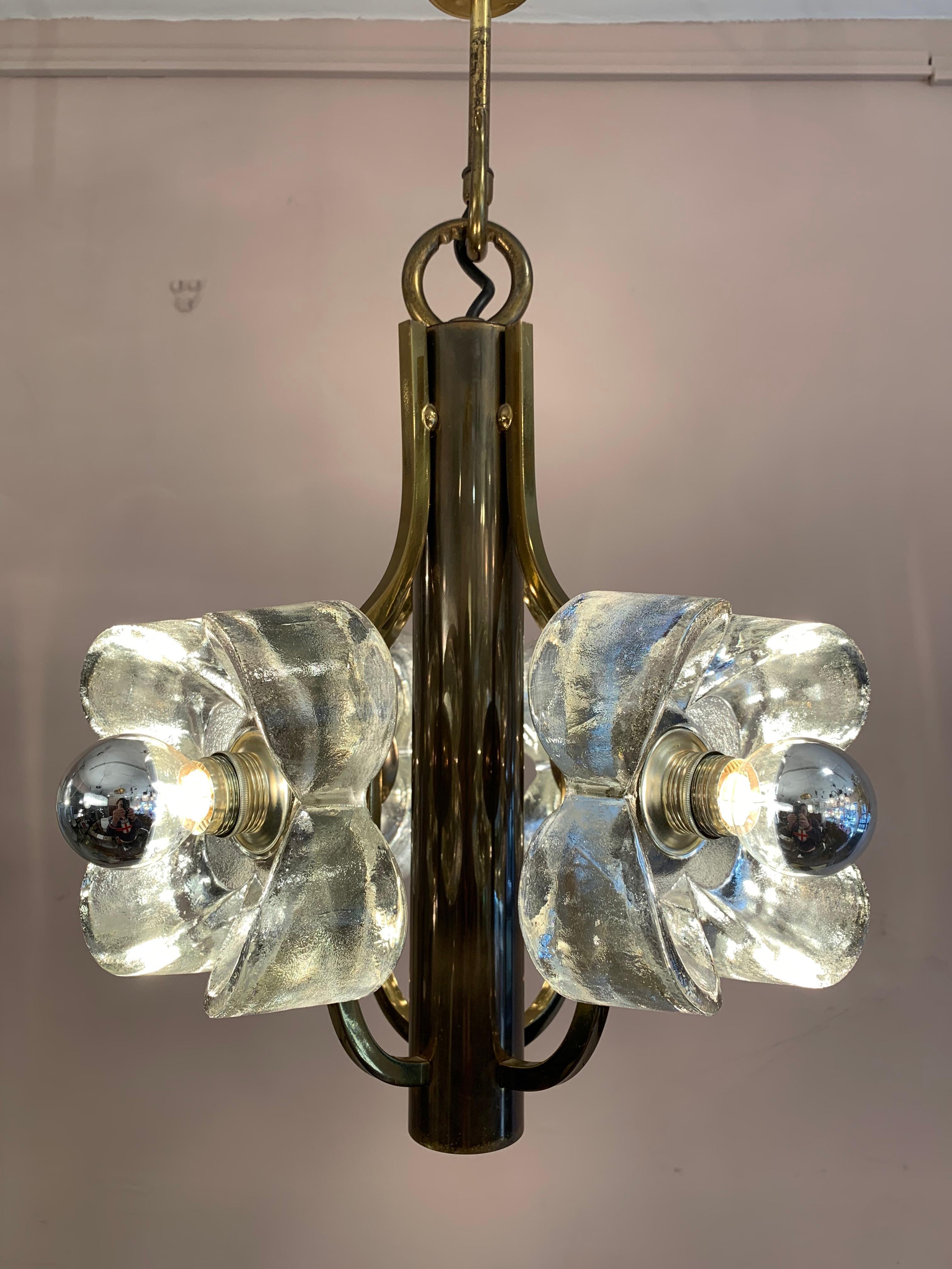 A wonderful 1960s Sische Leuchten pendant ceiling hanging light. The single brass column is suspended at the top by a large brass ring and feature hook at the bottom of a rod which connects it to the ceiling cup. The four thick glass flowers each
