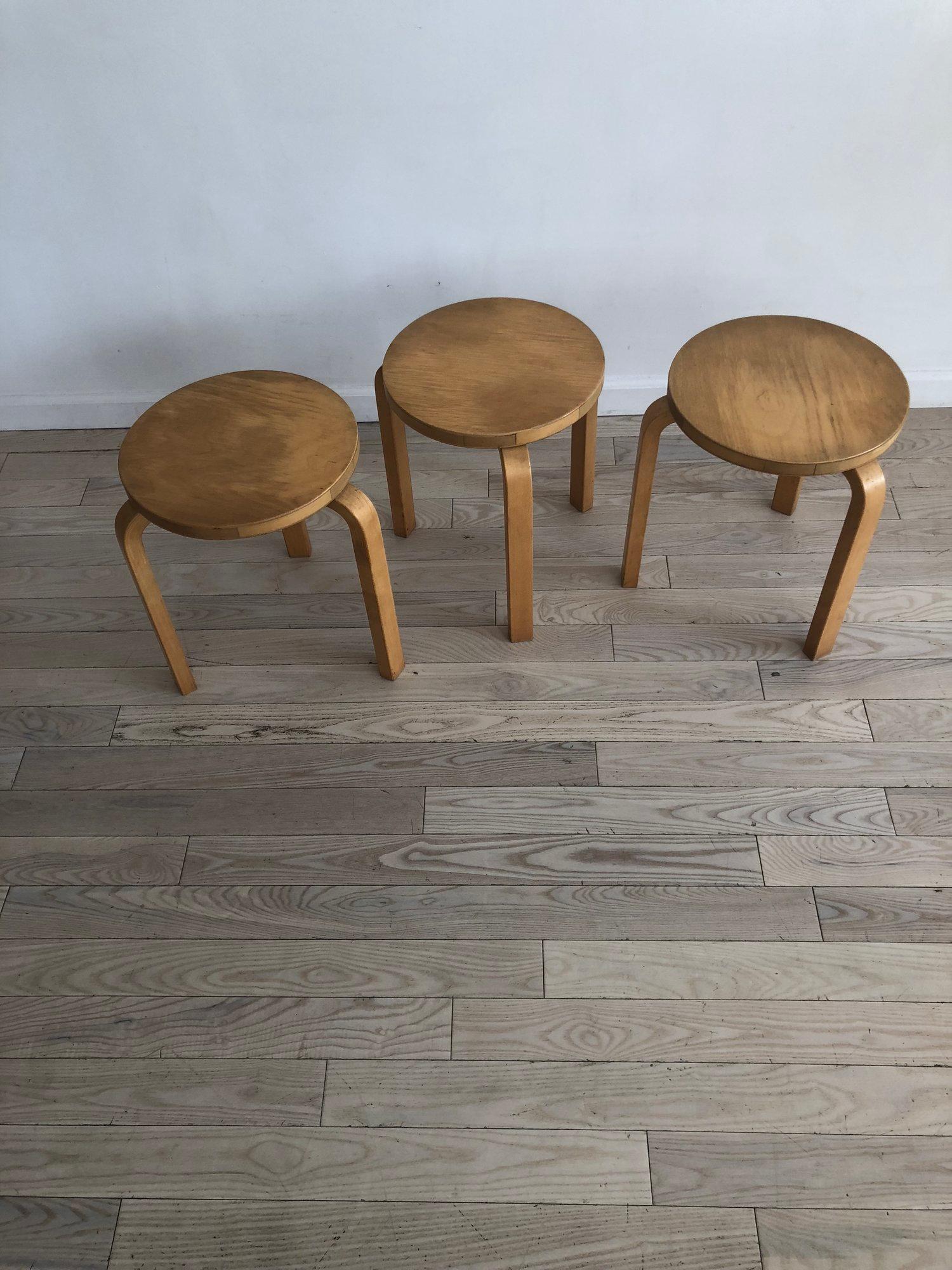 1960s Authentic Alvar Aalto Beech Three-Legged Stacking Stools, Set of Three 4