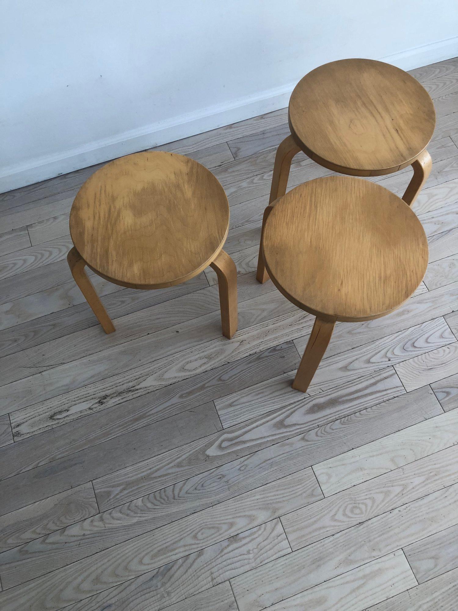 1960s Authentic Alvar Aalto Beech Three-Legged Stacking Stools, Set of Three 7