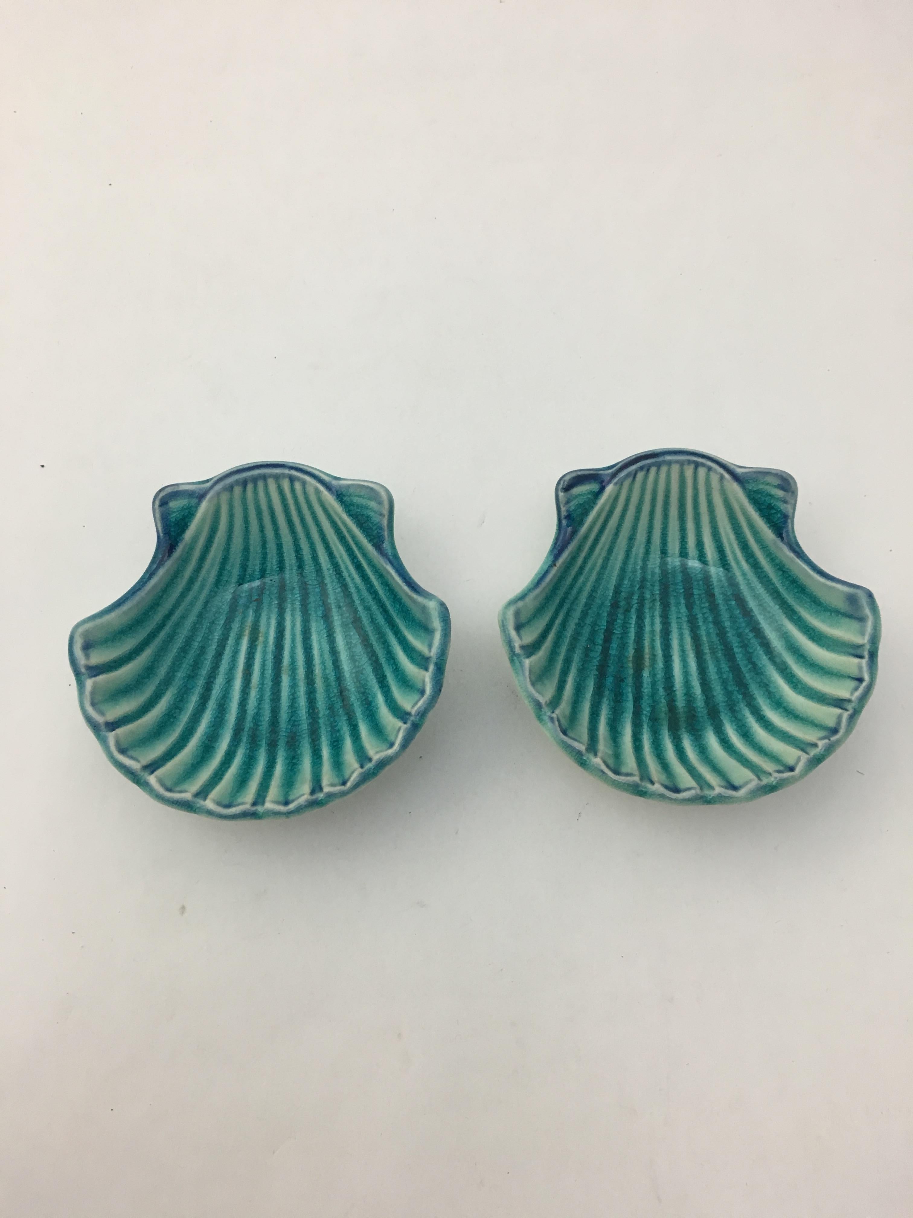 1960s Azure Blue Japanese Scallop Shell Bowls In Good Condition In Garnerville, NY