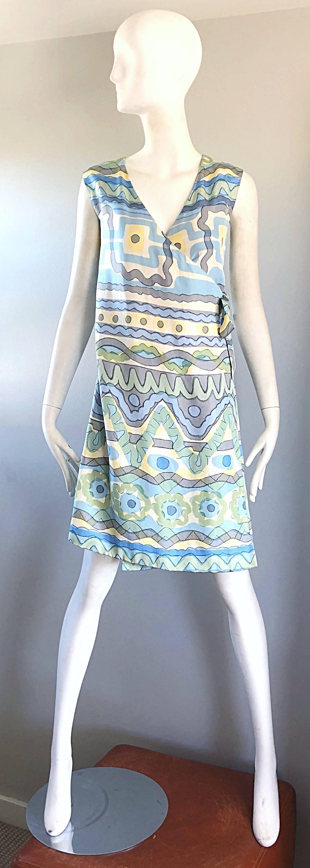 Schickes 1960er BH WRAGGE abstrakter Druck Seide Pastell Wickelkleid! BH Wragge war bekannt für seine kreativen, einzigartigen, kühnen und abstrakten Drucke, die sowohl stilvoll als auch tragbar waren. Dieses seltene Schmuckstück weist Drucke in