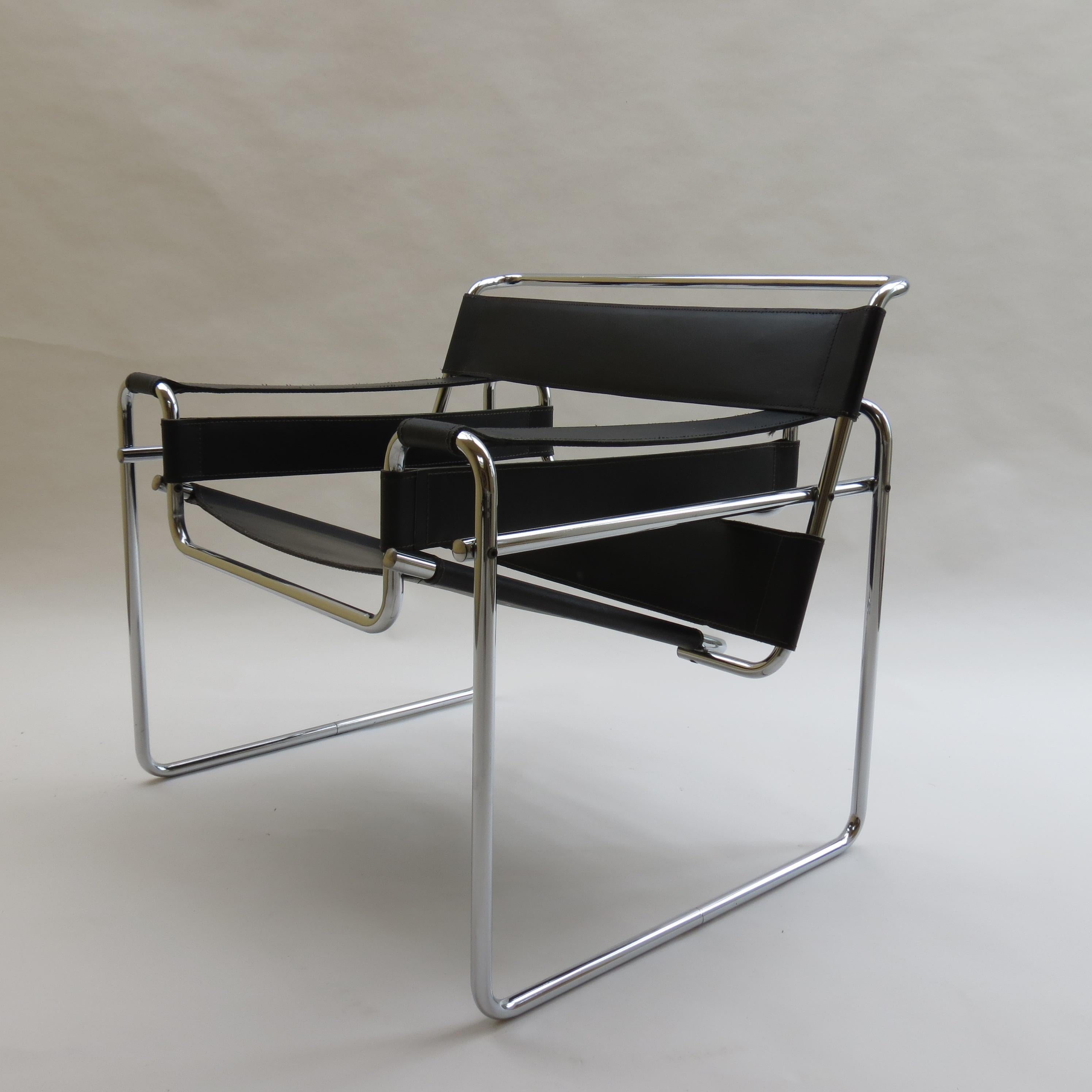 1960s B3 Wassily Chair Black Leather Marcel Breuer for Gavina, Italy, Bauhaus 5