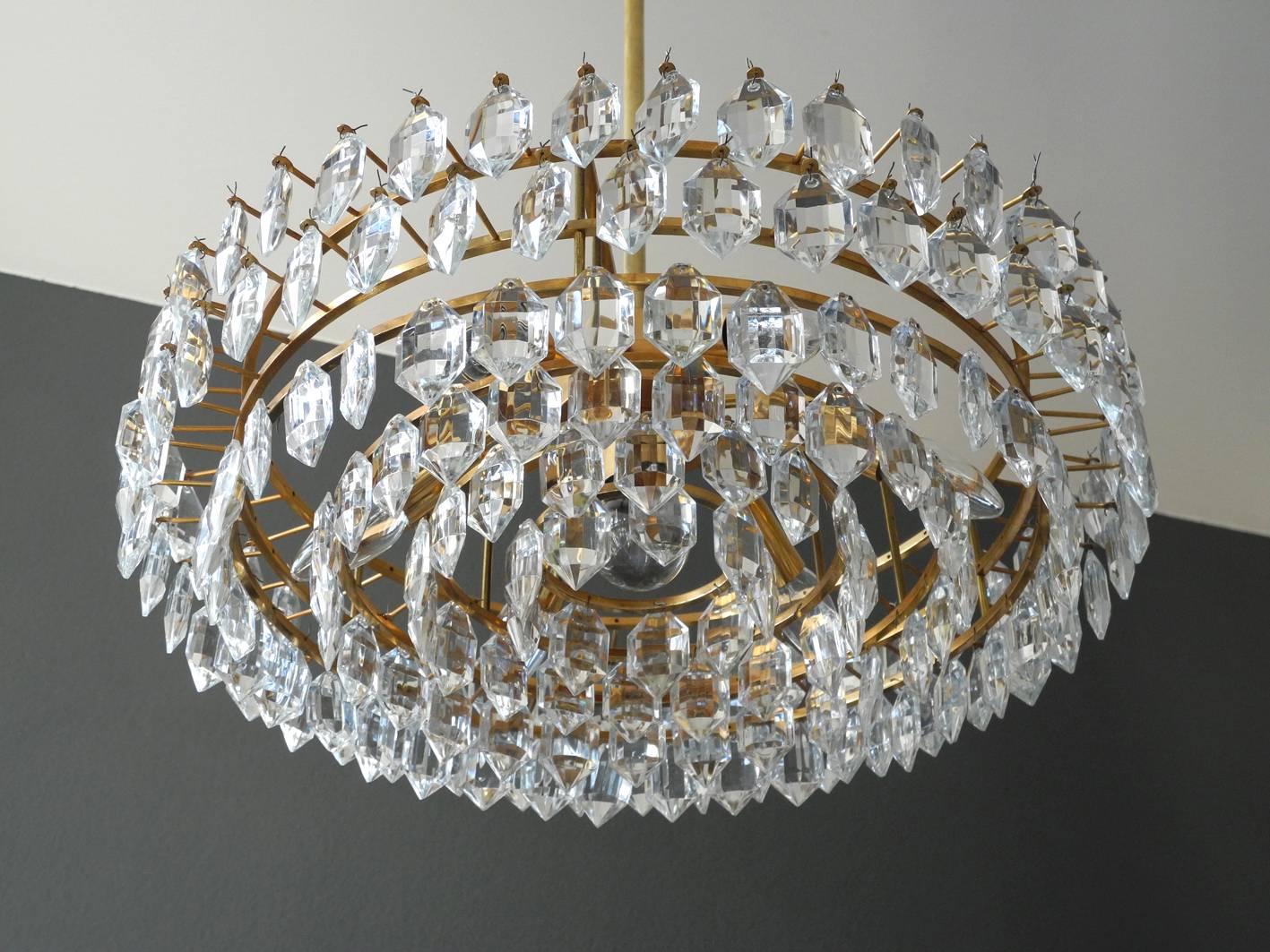 1960s Bakalowits Crystal Chandelier with Brass Frame In Good Condition In München, DE