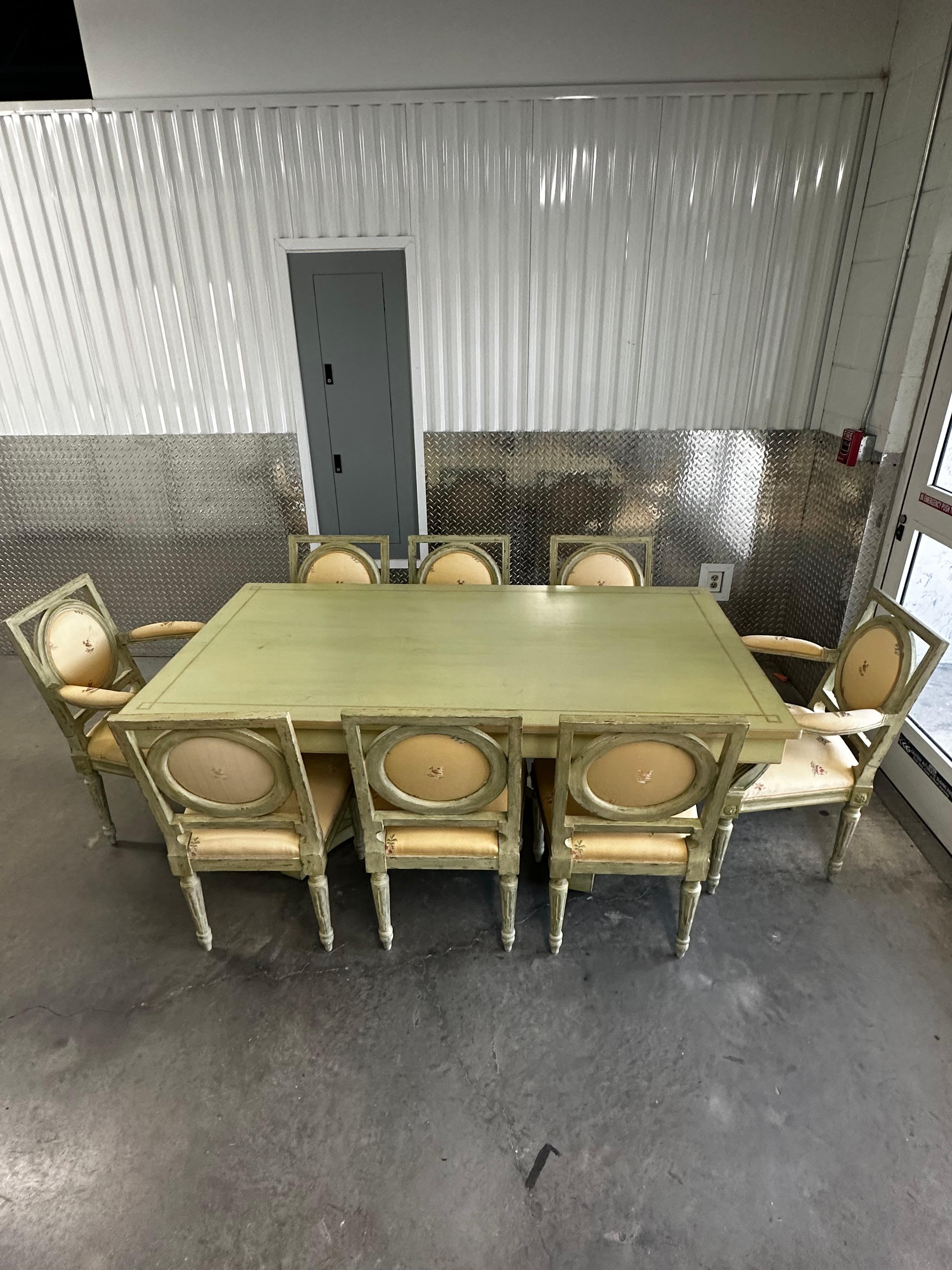 On offer on this occasion is one of the most stunning,  timeless, tulip swivel chairs and table you could hope to find. Outstanding design is exhibited throughout. The beautiful set is statement piece and packed with personality!  Just look at the