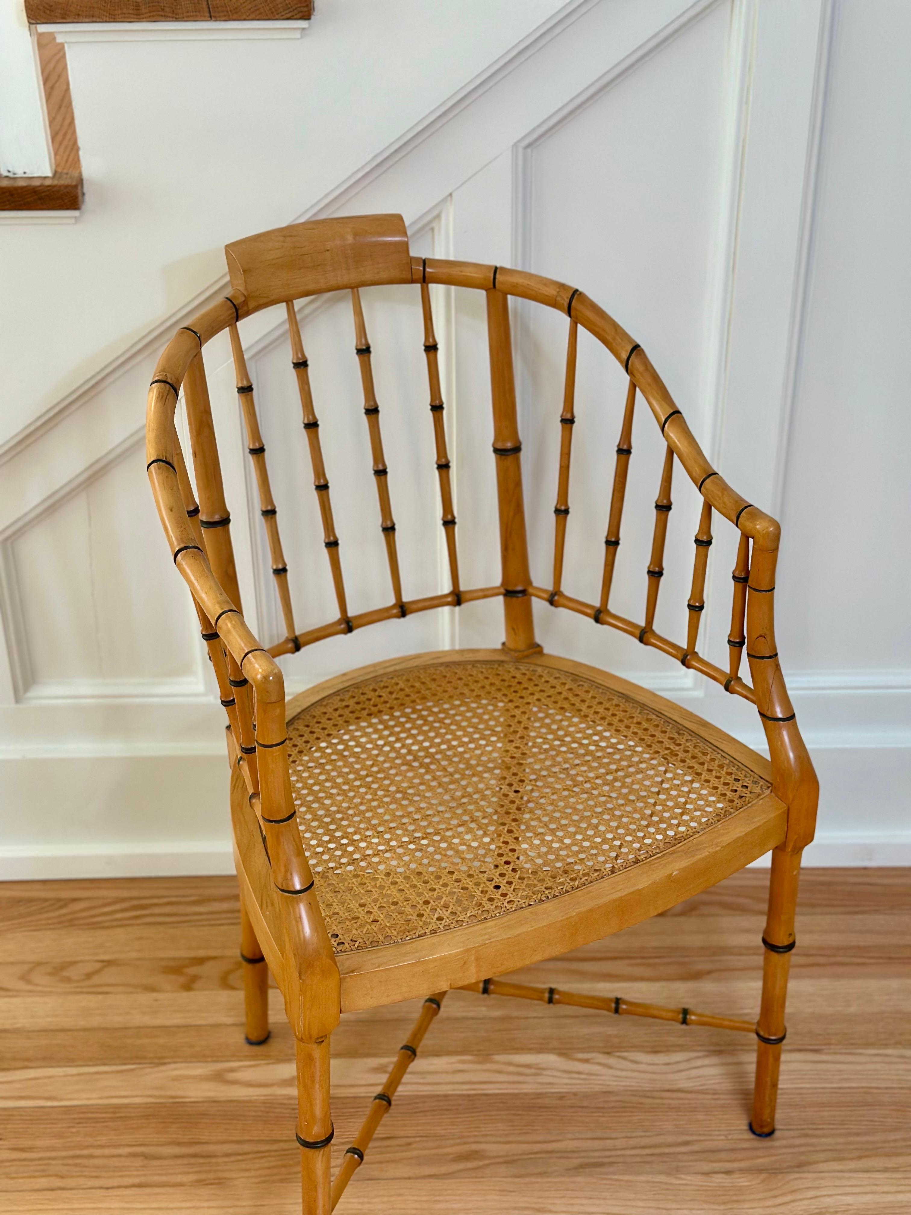 Sillón de bañera de imitación bambú y caña de los años 60 de Baker Furniture en venta 5