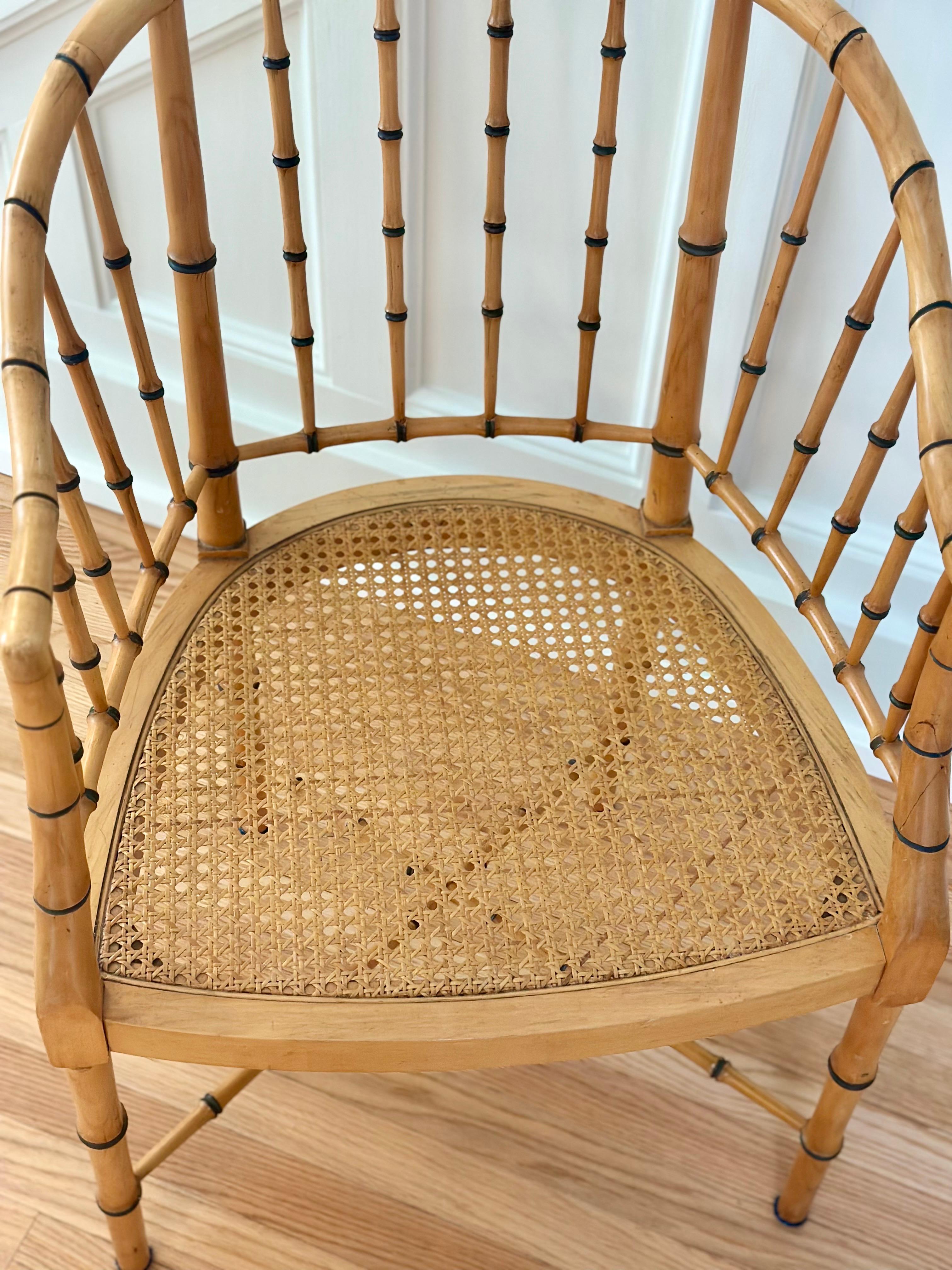Sillón de bañera de imitación bambú y caña de los años 60 de Baker Furniture en venta 6