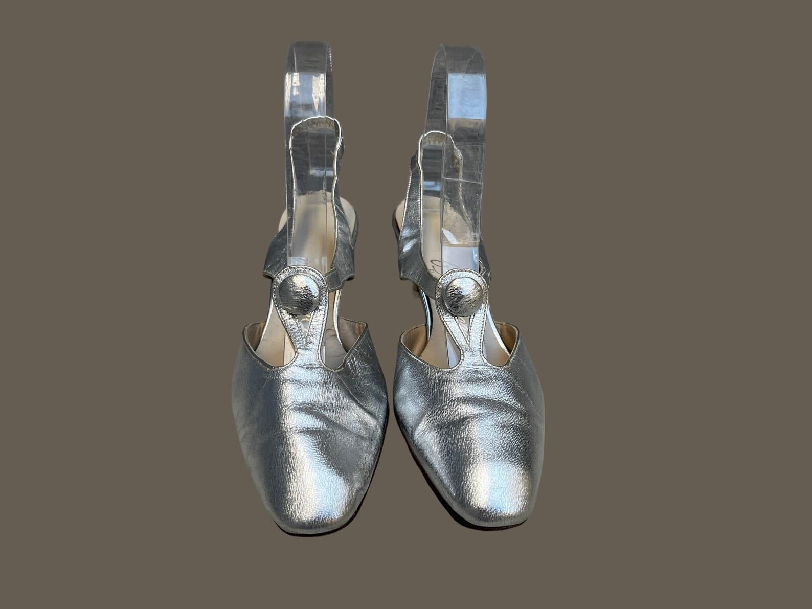 Balenciaga Metallic Silver Heels, Circa 1960s In Good Condition For Sale In Brooklyn, NY