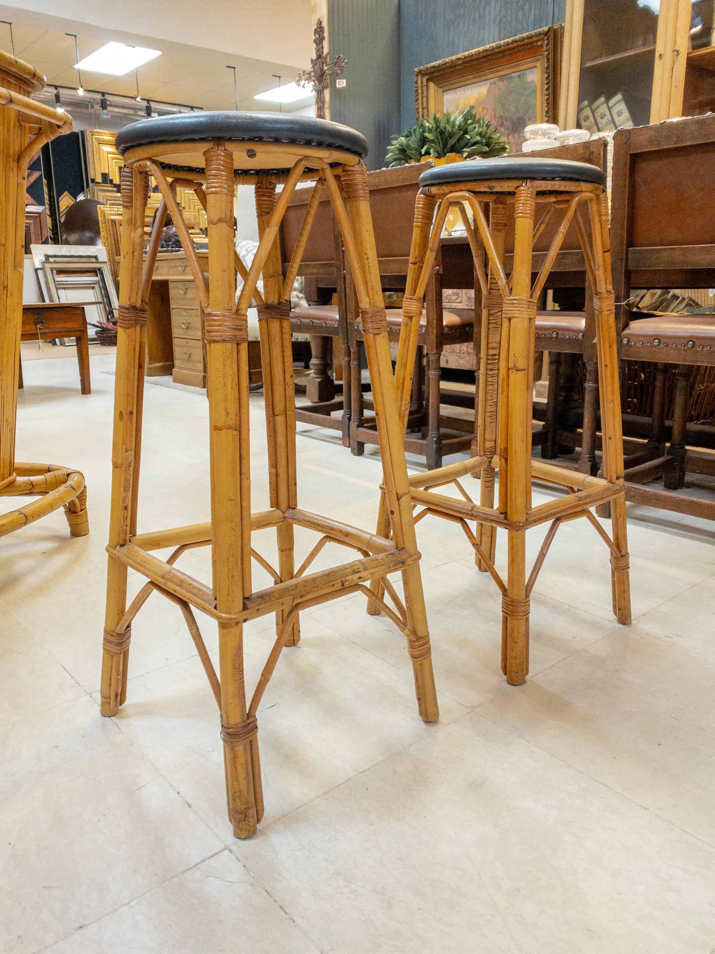 1960's Bamboo Bar and Stools In Good Condition For Sale In Houston, TX