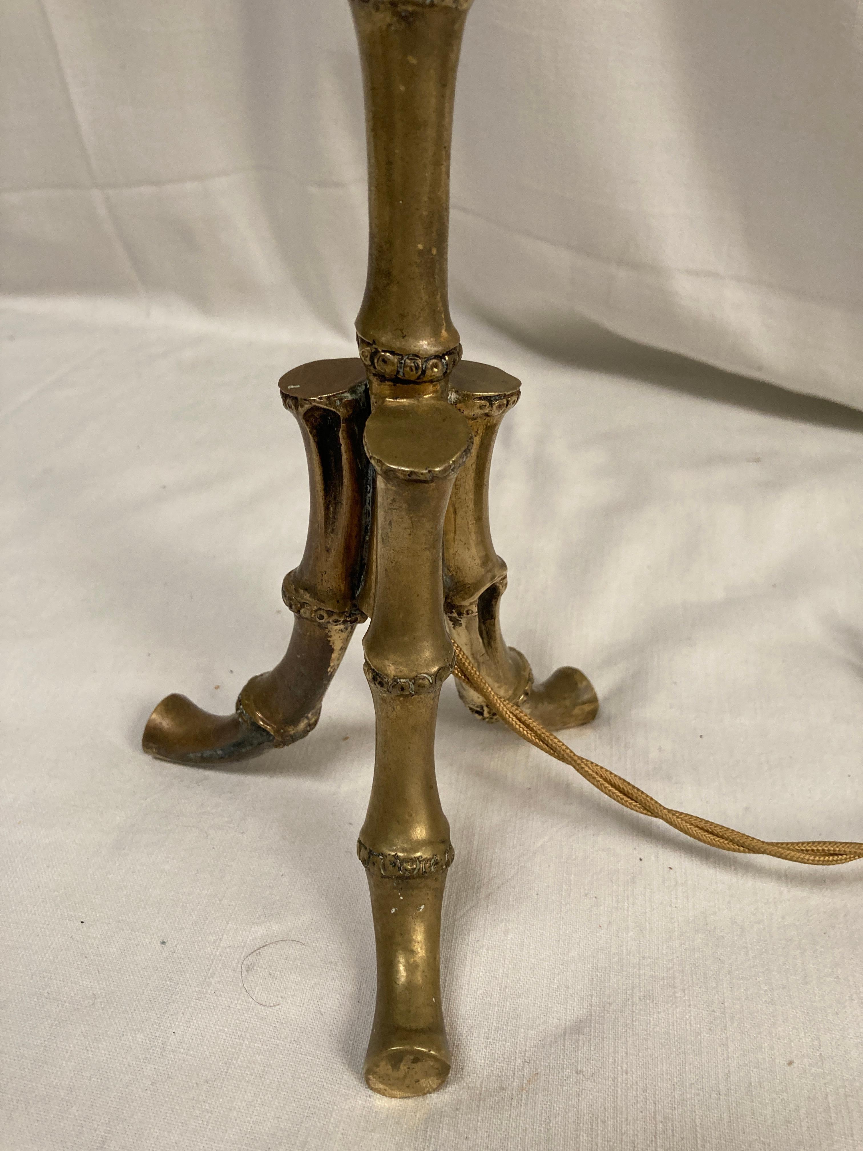 Milieu du XXe siècle Lampe en bronze 