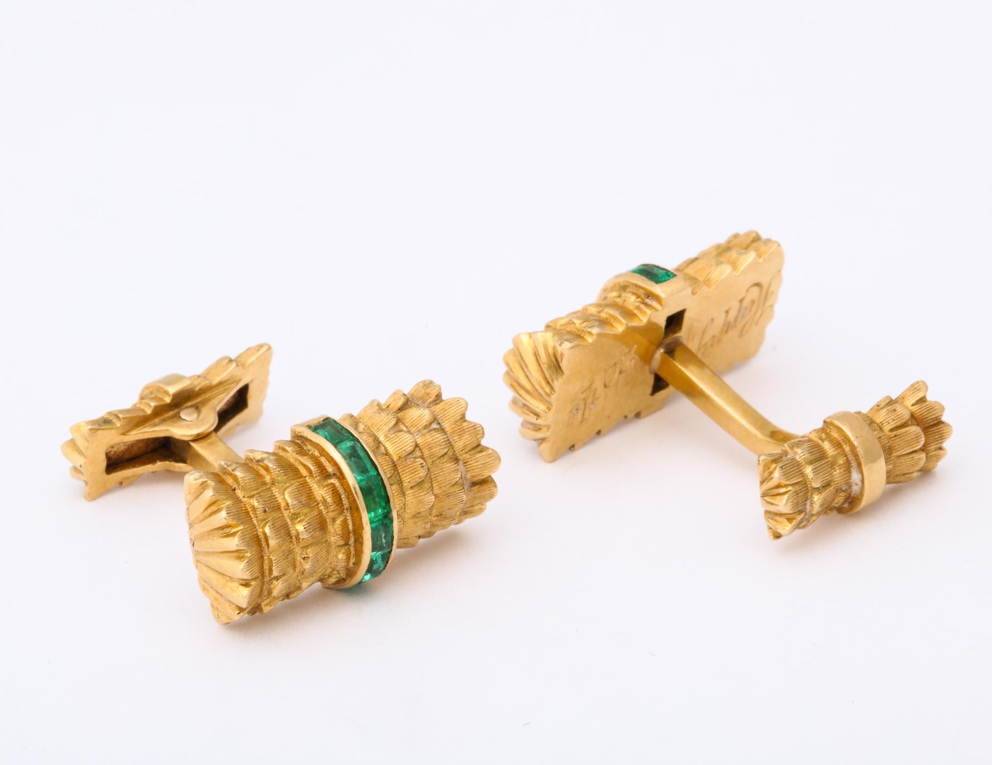 1960s Bamboo Design Calibre Cut Emerald and Florentine Gold Flip Up Cufflinks In Good Condition In New York, NY