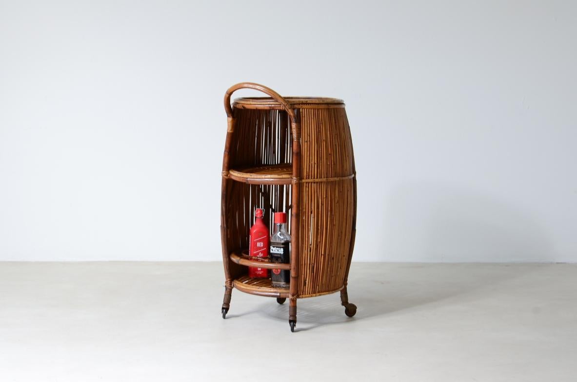 COD-2378
Bar cabinet in rattan and woven staraw, wooden top and compartments for bottles and glasses.

Italian manufacture, around 1950.

45 x 90 cm