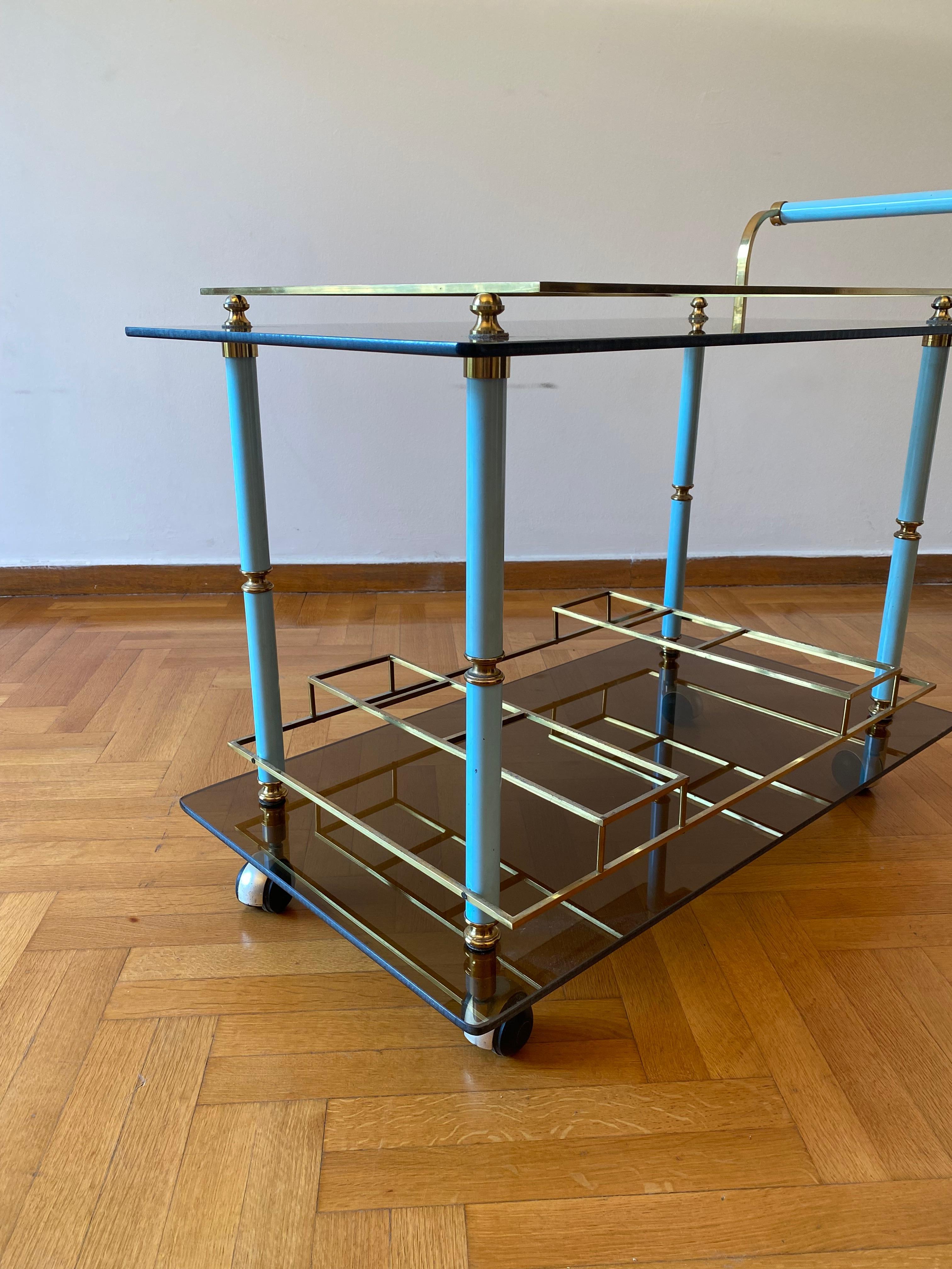 1960s Bar Cart Drinks Trolley Brass Table Smoked Glass Hollywood Regency Italian en vente 3