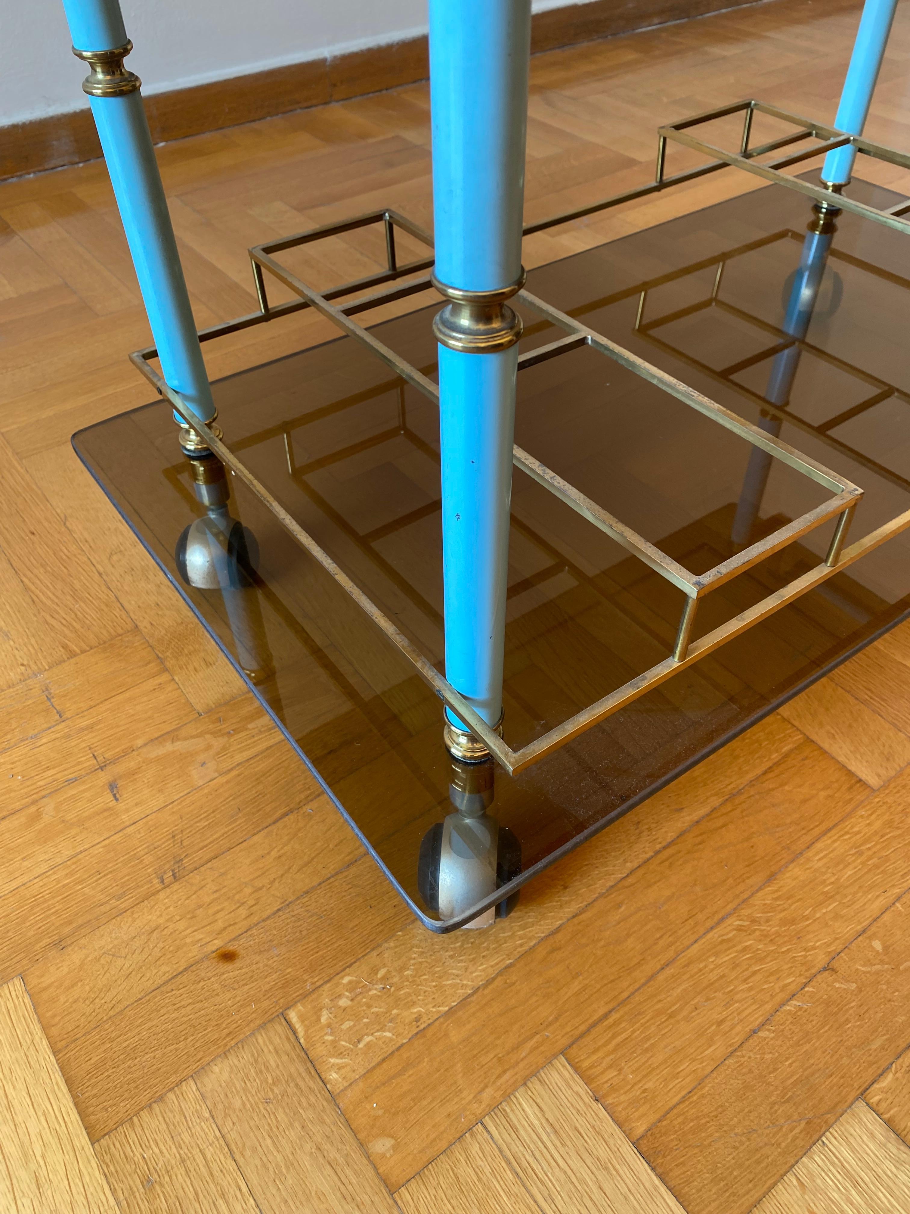 1960s Bar Cart Drinks Trolley Brass Table Smoked Glass Hollywood Regency Italian en vente 4