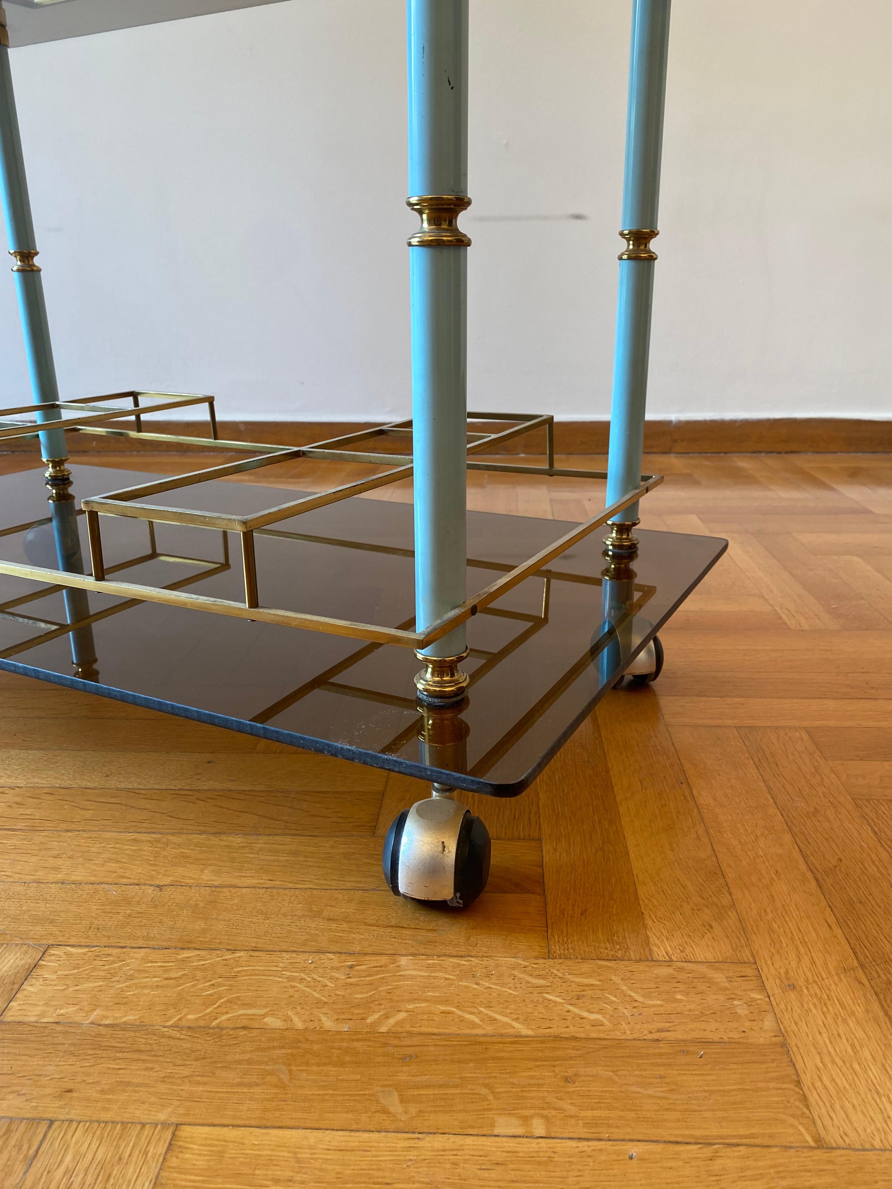 1960s Bar Cart Drinks Trolley Brass Table Smoked Glass Hollywood Regency Italian en vente 7