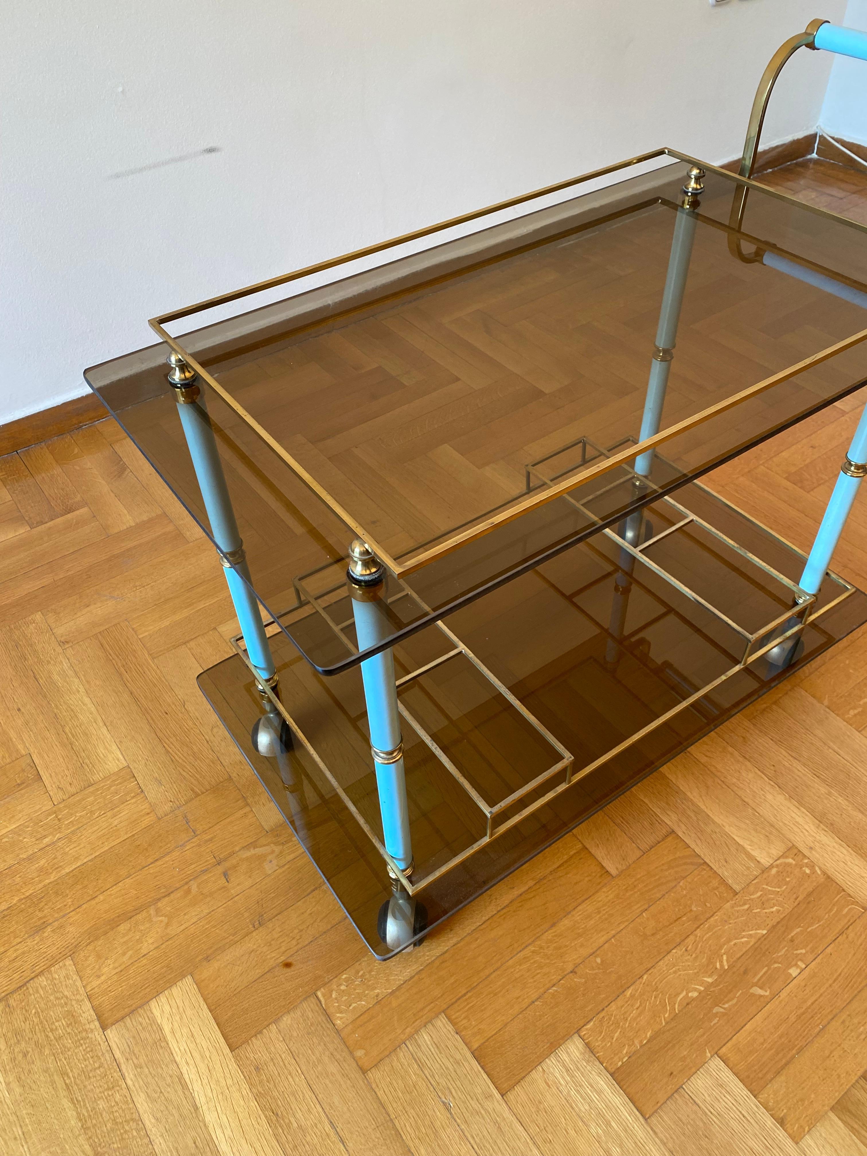 1960s Bar Cart Drinks Trolley Brass Table Smoked Glass Hollywood Regency Italian en vente 2
