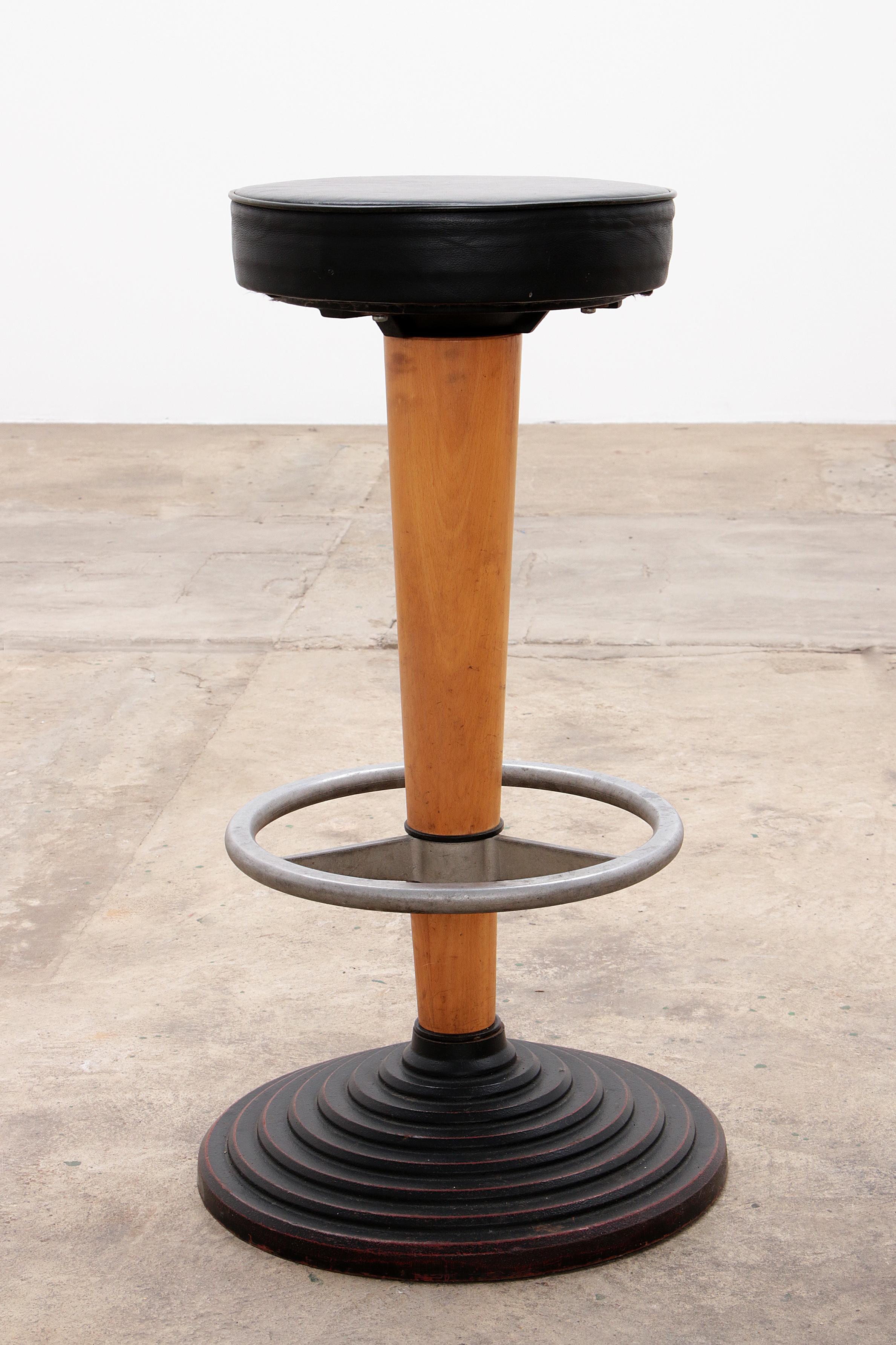 Mid-Century Modern 1960s Bar Stool with Cast Iron Base and Leather Seat, set with 7 bar stools. For Sale