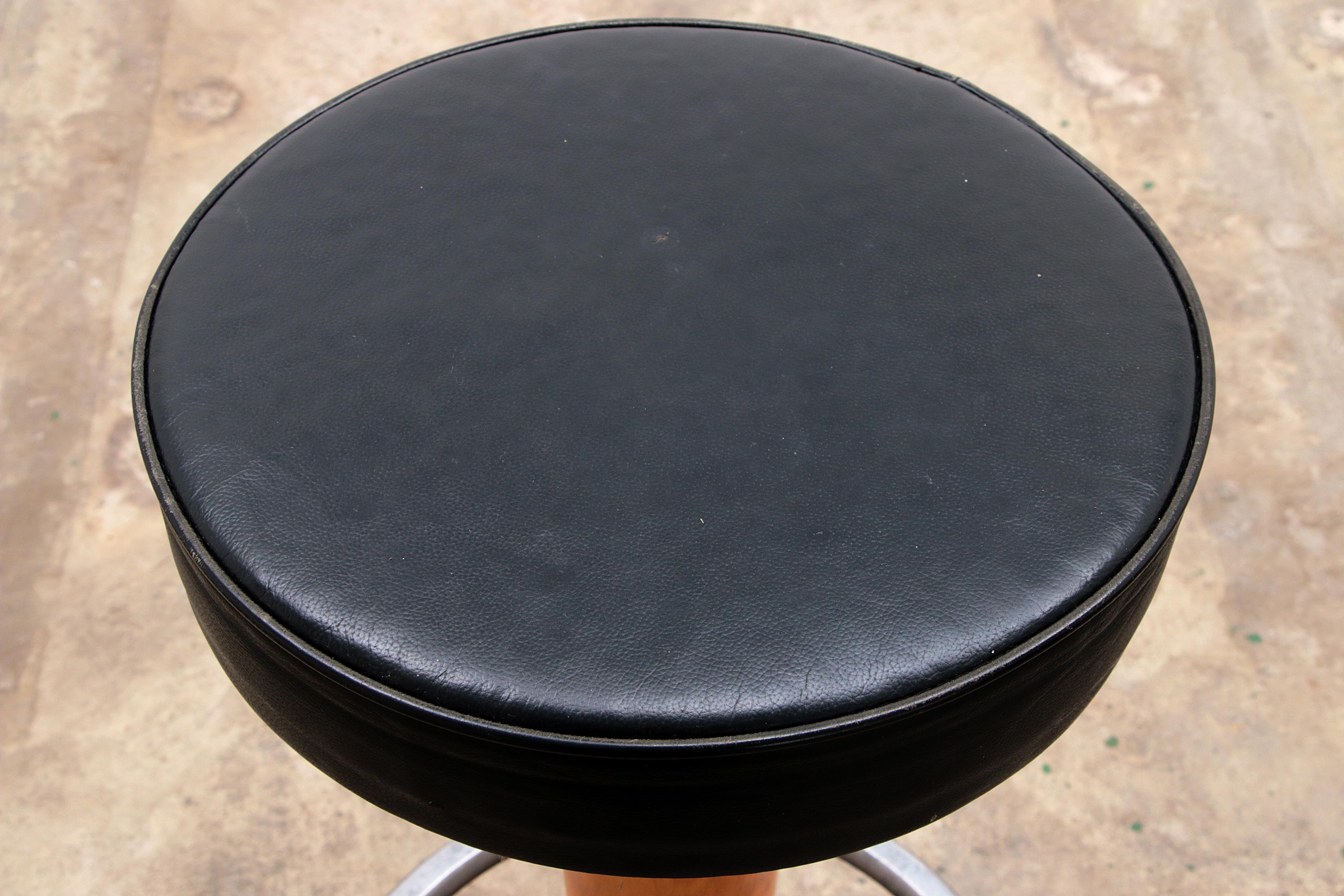Metal 1960s Bar Stool with Cast Iron Base and Leather Seat, set with 7 bar stools. For Sale