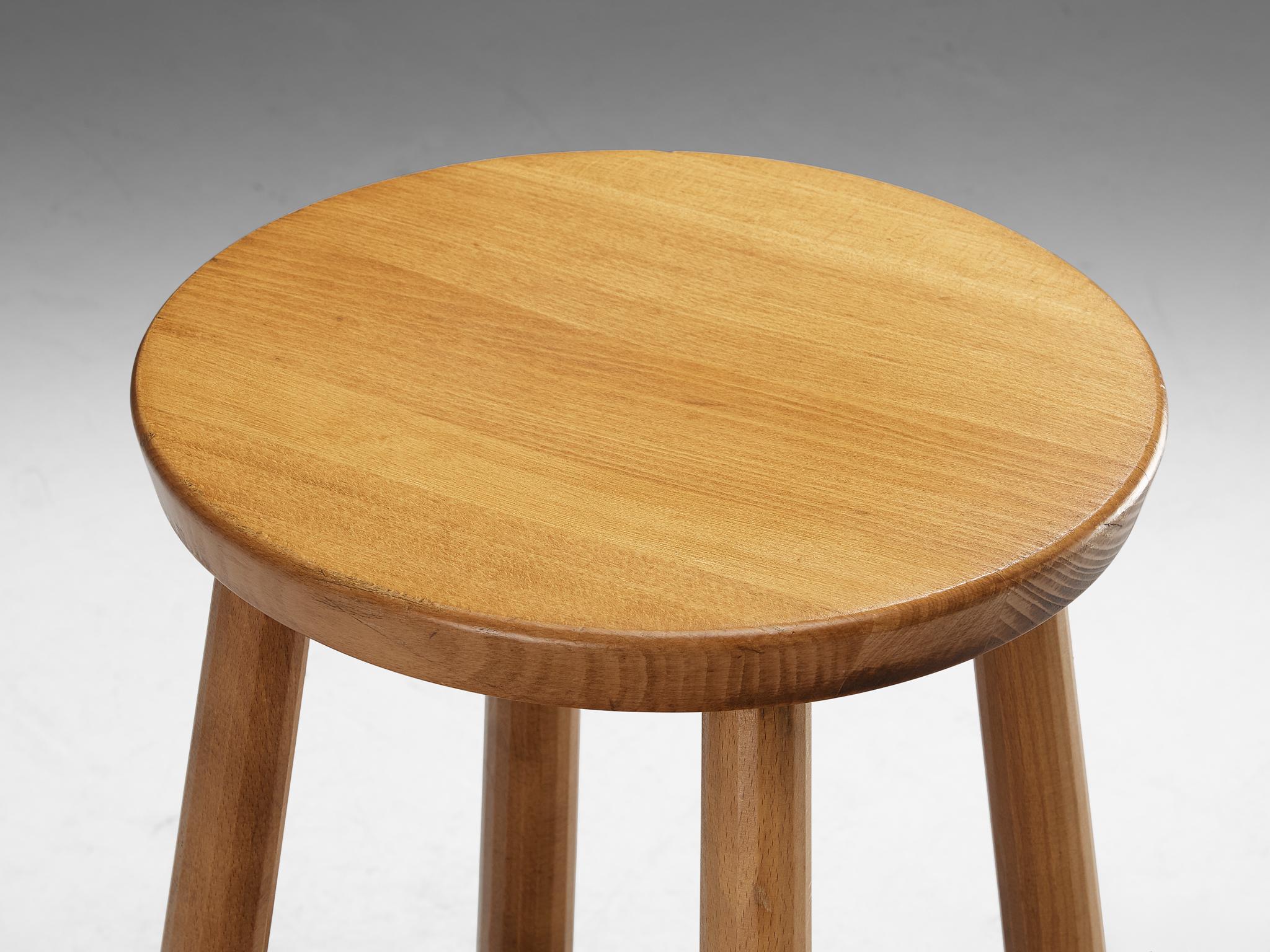 1960er Jahre Barhocker aus blondem Holz und gehämmertem Eisen im Angebot 2