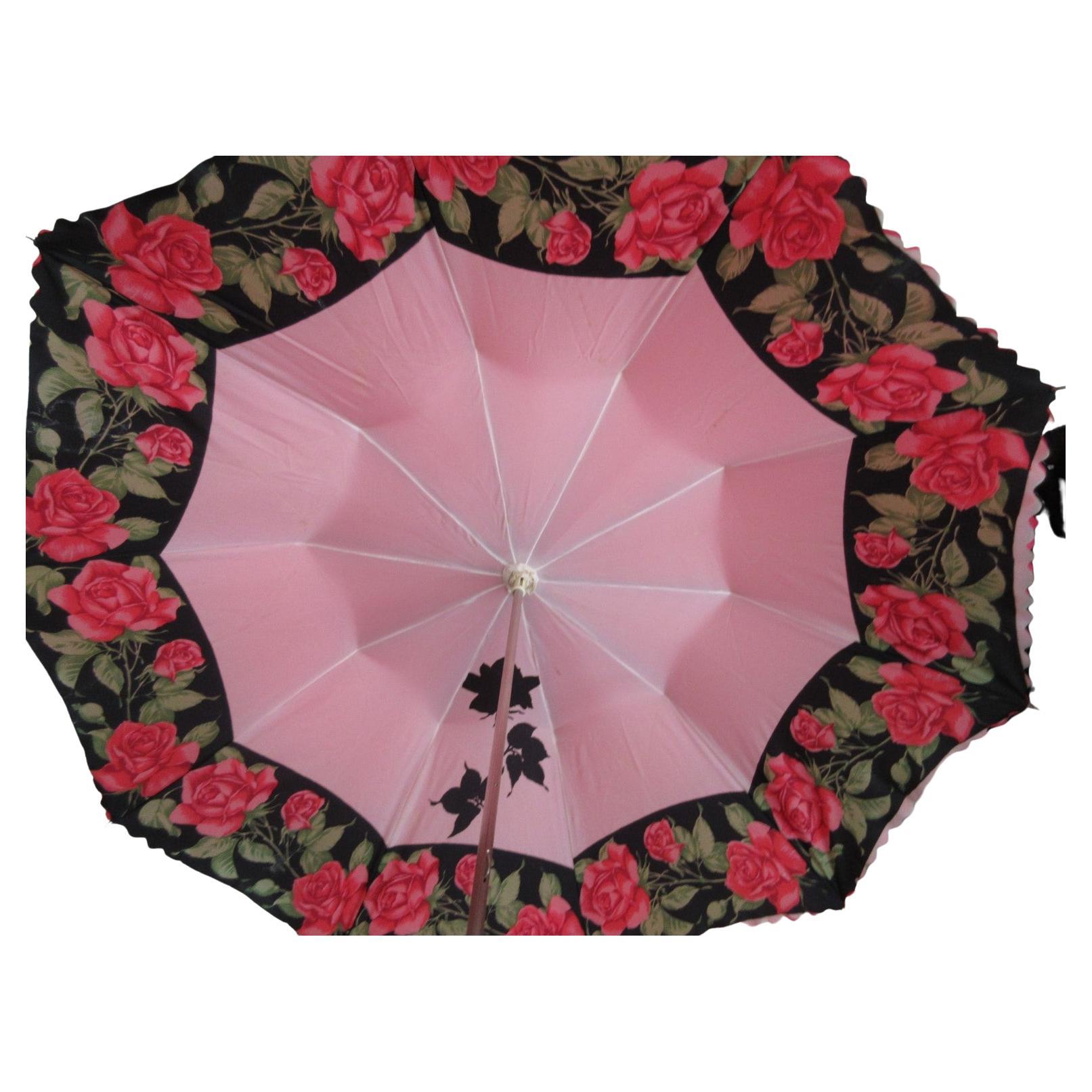 1960's Barbie Pink Umbrella Parasol Roses with Horse Details In Fair Condition For Sale In Amsterdam, NL